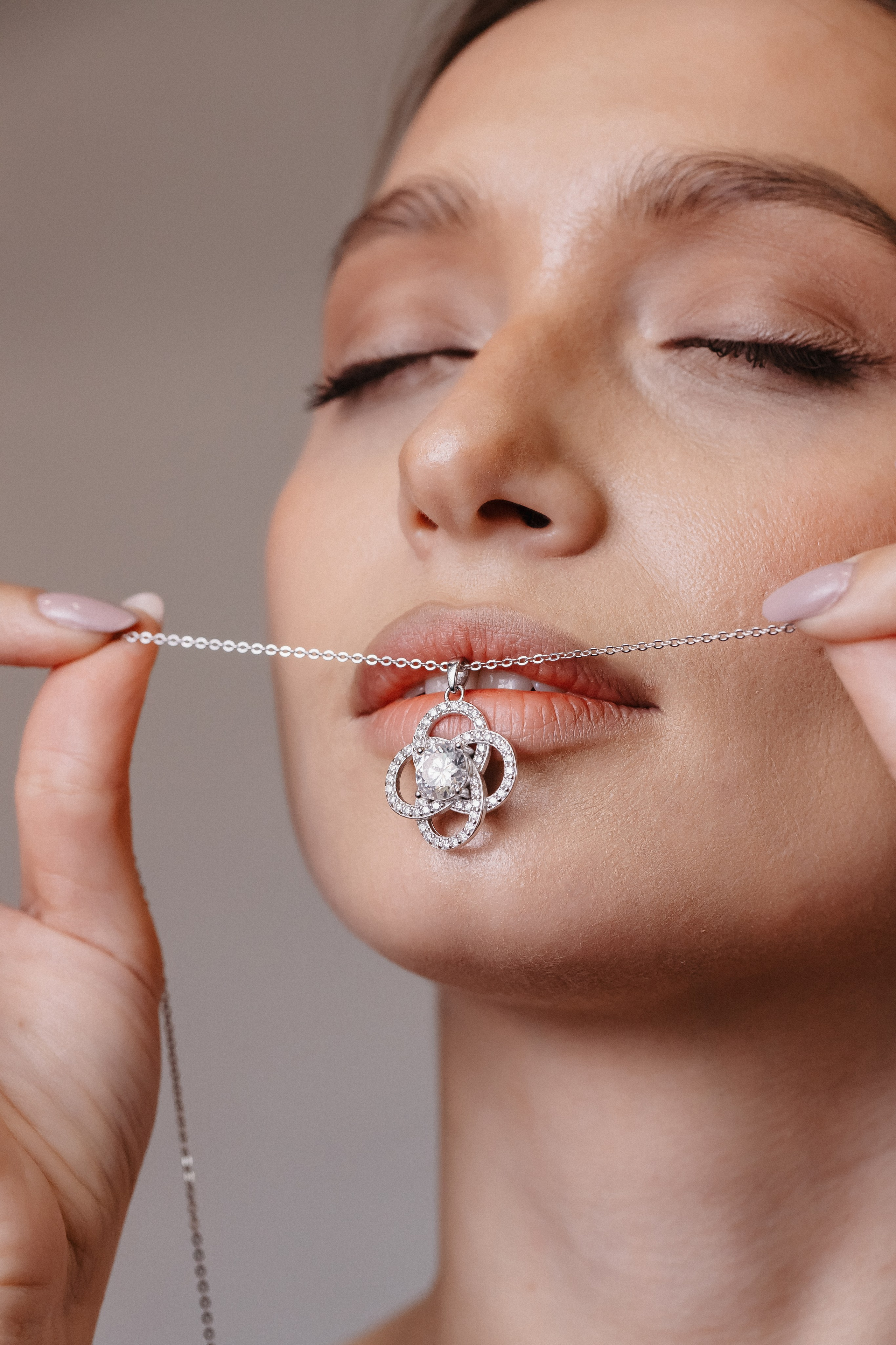 Кулон. Олег Мельник Фотограф Винница