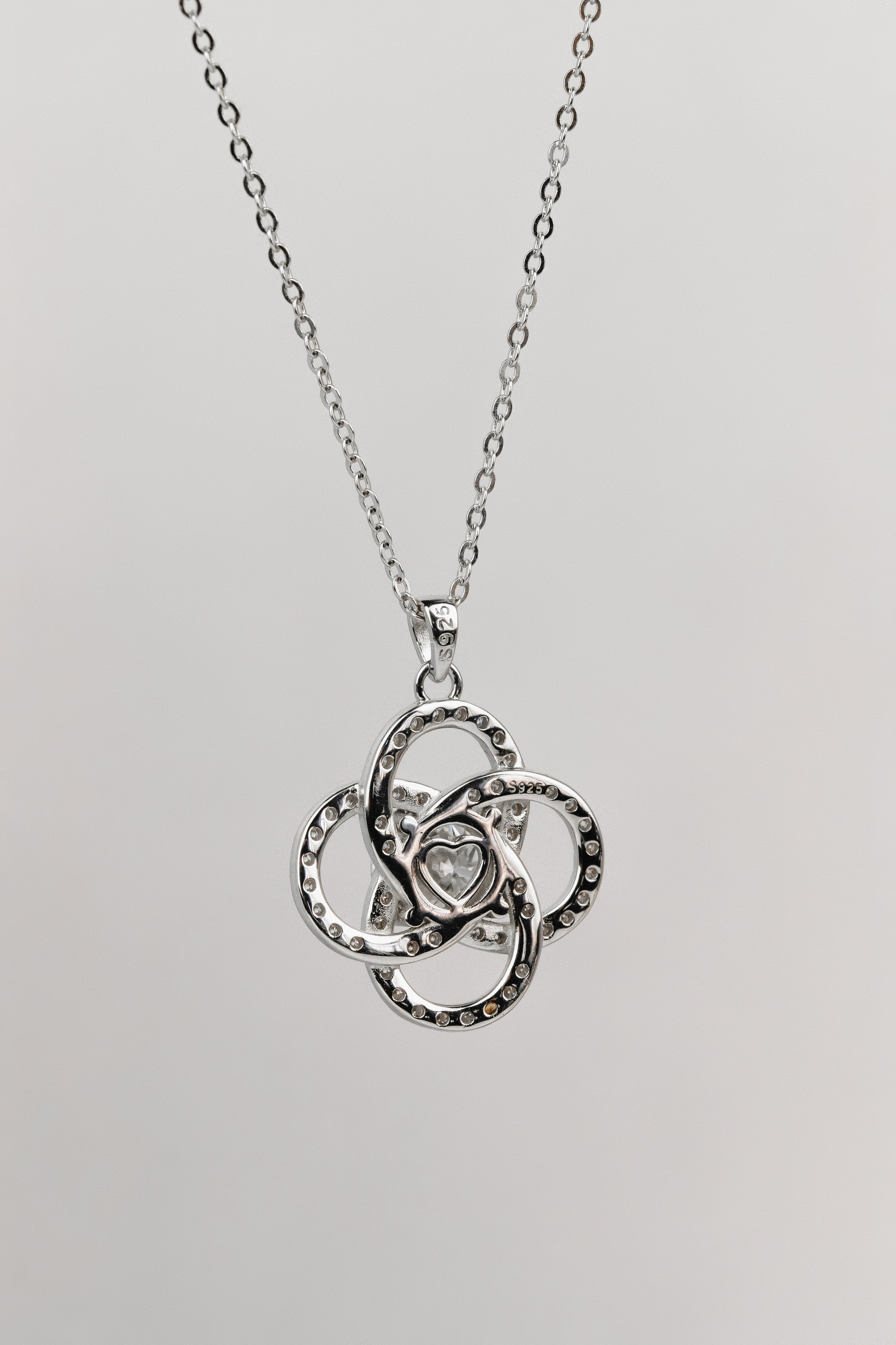 Кулон. Олег Мельник Фотограф Винница