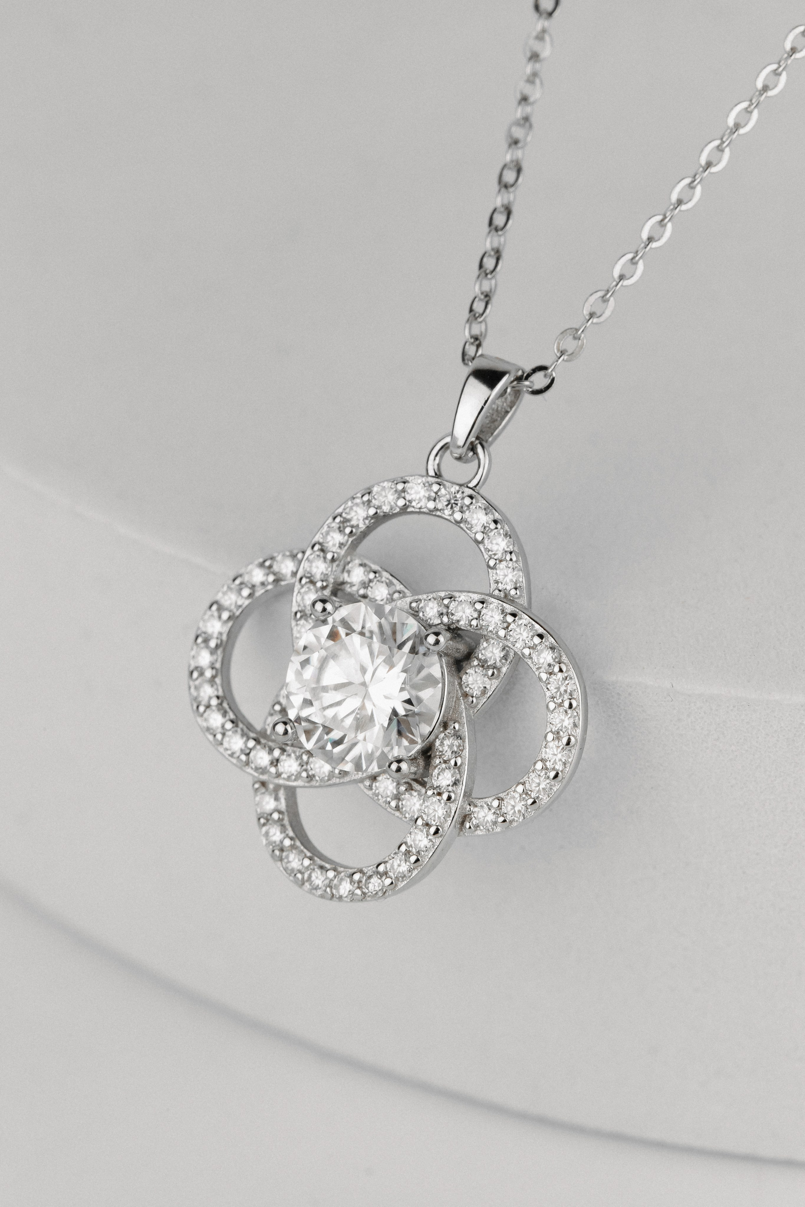 Кулон. Олег Мельник Фотограф Винница