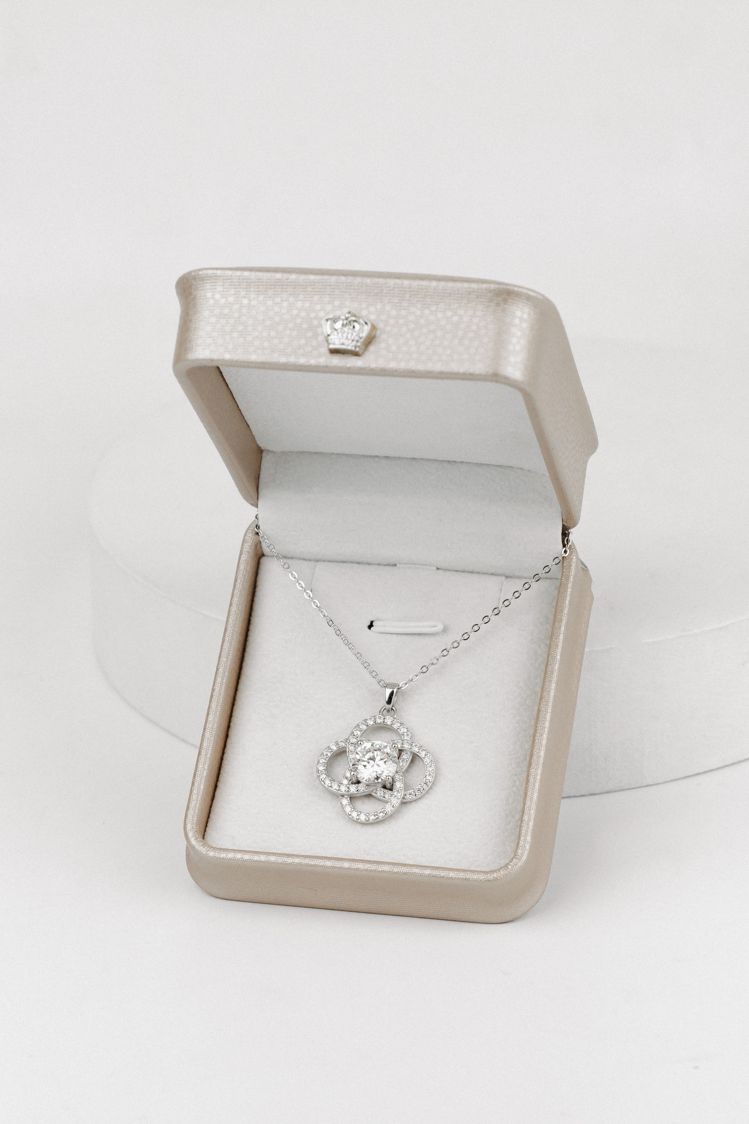 Кулон. Олег Мельник Фотограф Винница