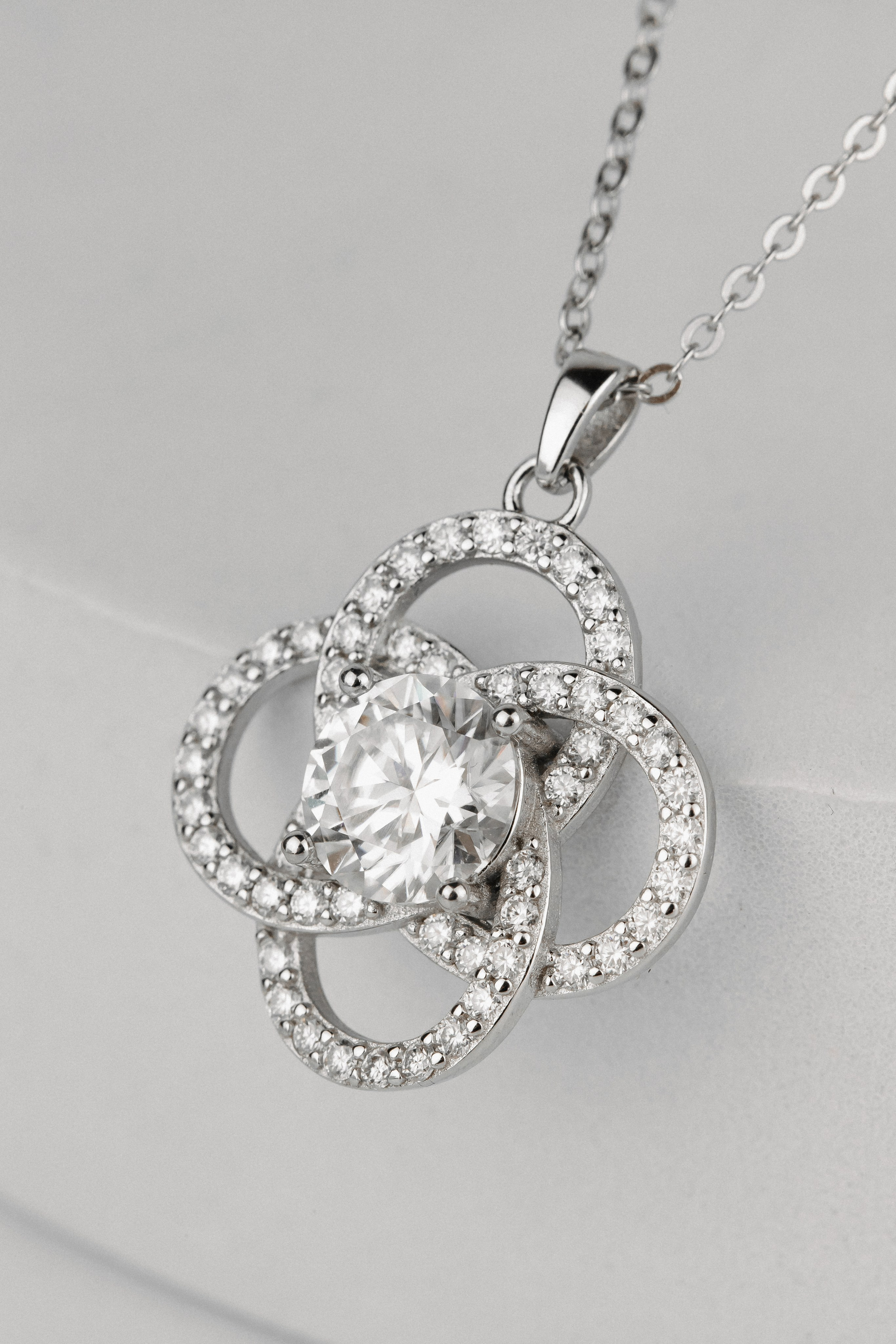 Кулон. Олег Мельник Фотограф Винница