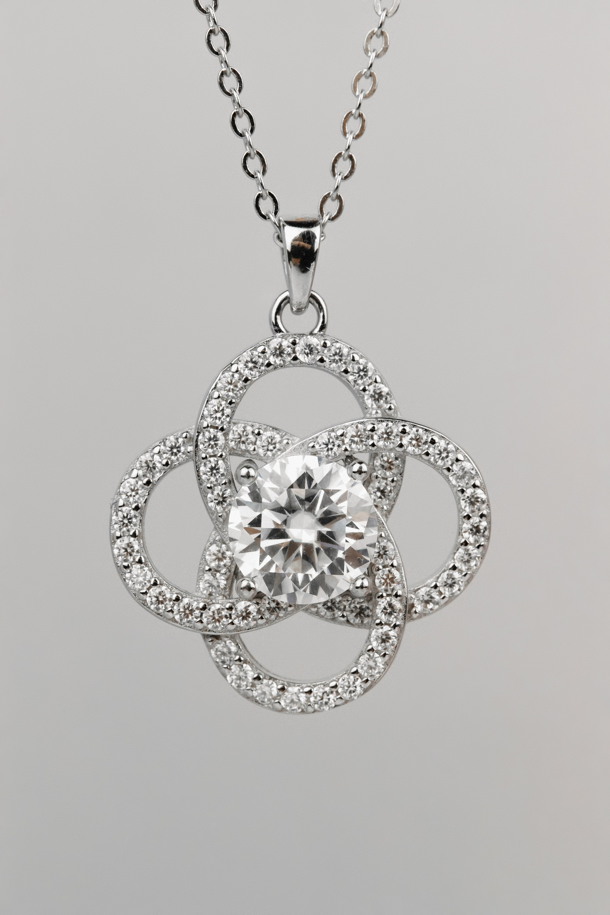 Кулон. Олег Мельник Фотограф Винница