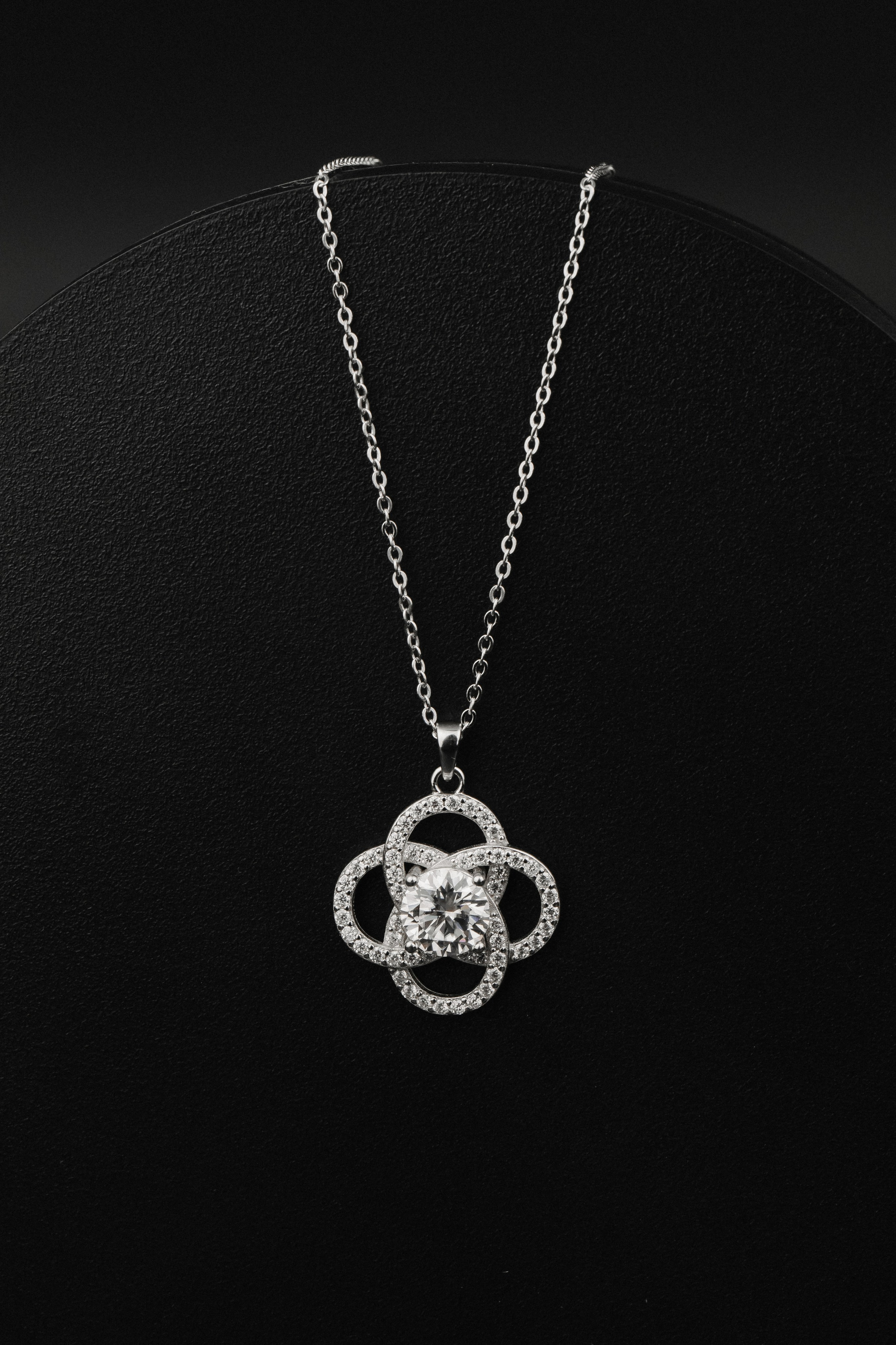 Кулон. Олег Мельник Фотограф Винница