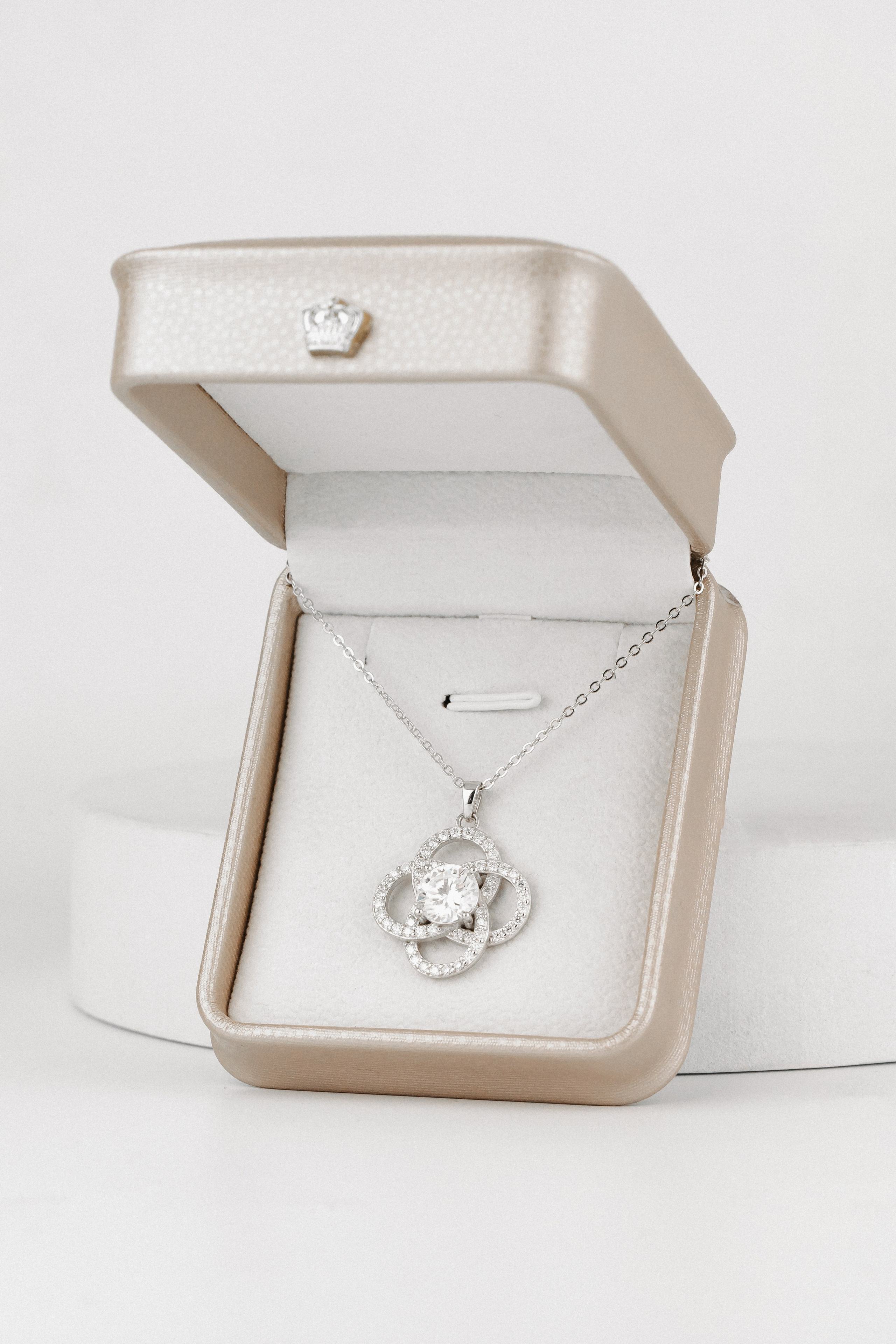 Кулон. Олег Мельник Фотограф Винница