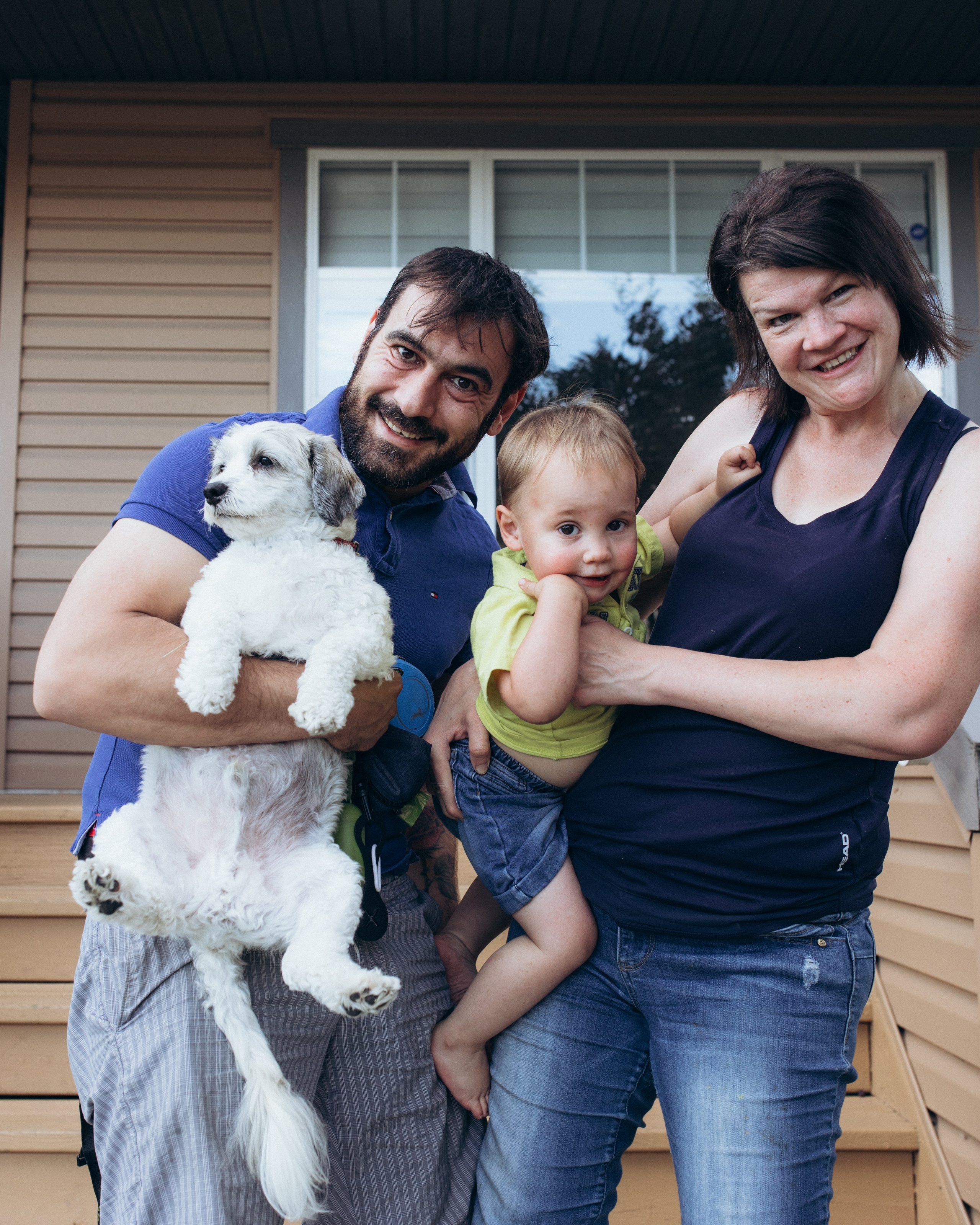 Miroslav family. Wedding and family photographer in Calgary
