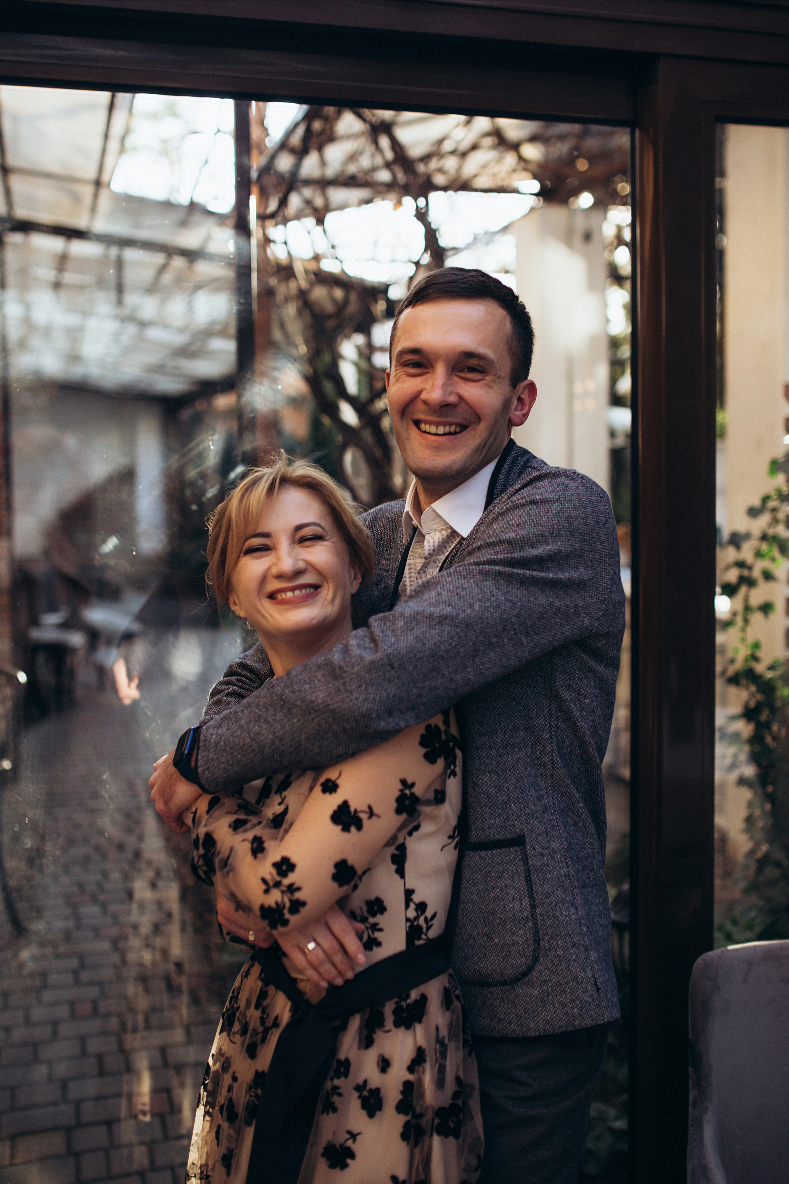 Natasha and Sasha. Wedding and family photographer in Calgary