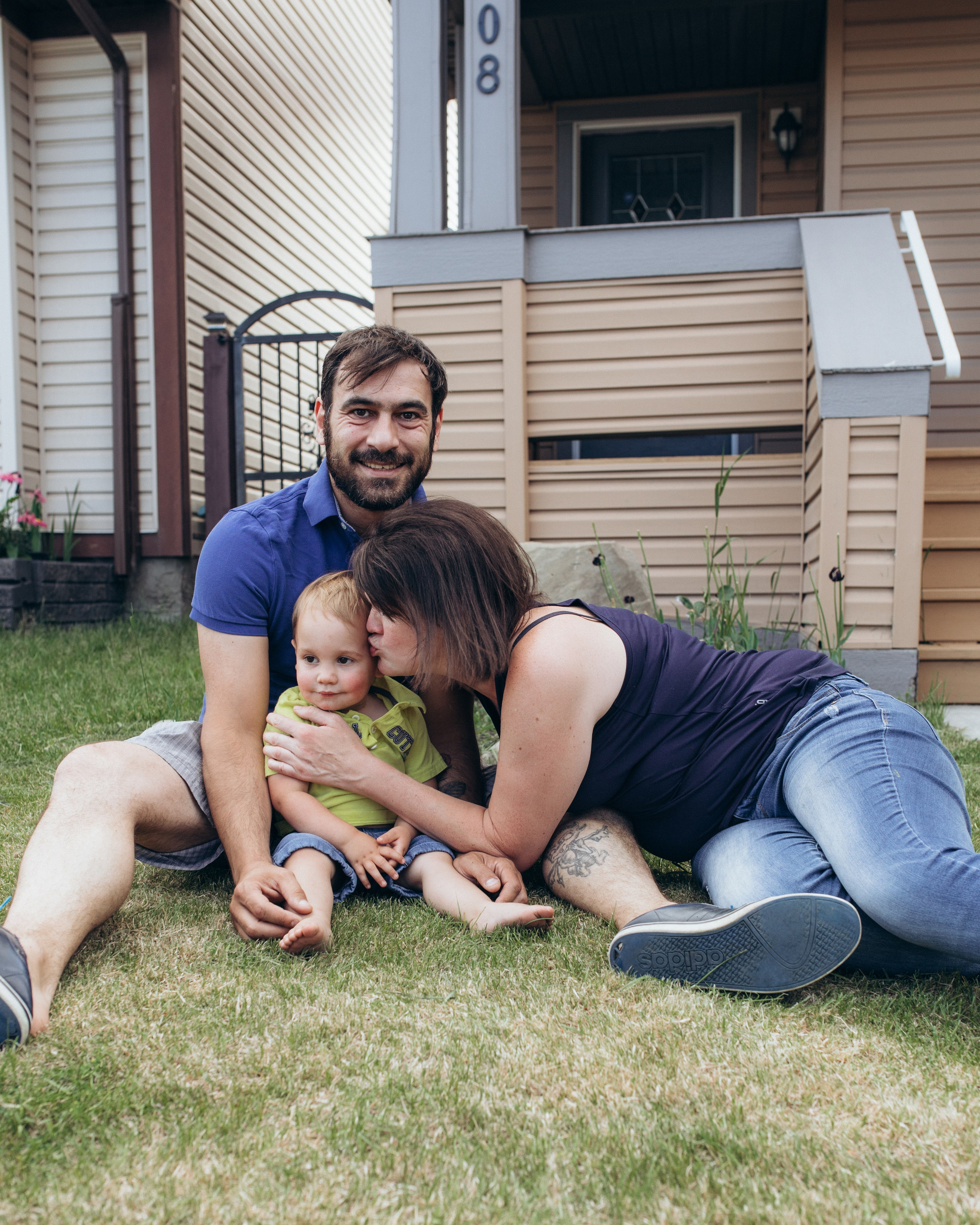 Miroslav family. Wedding and family photographer in Calgary