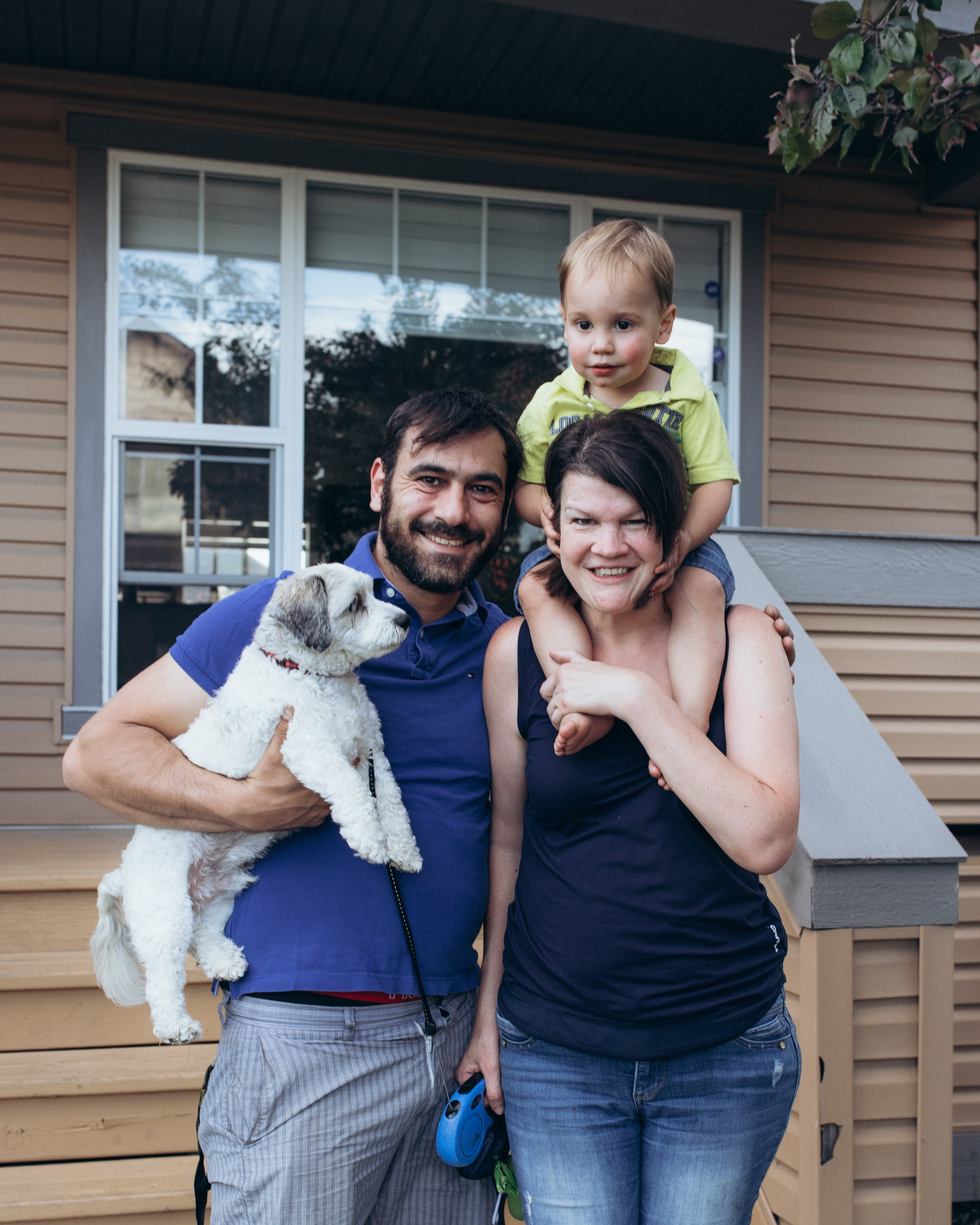 Miroslav family. Wedding and family photographer in Calgary