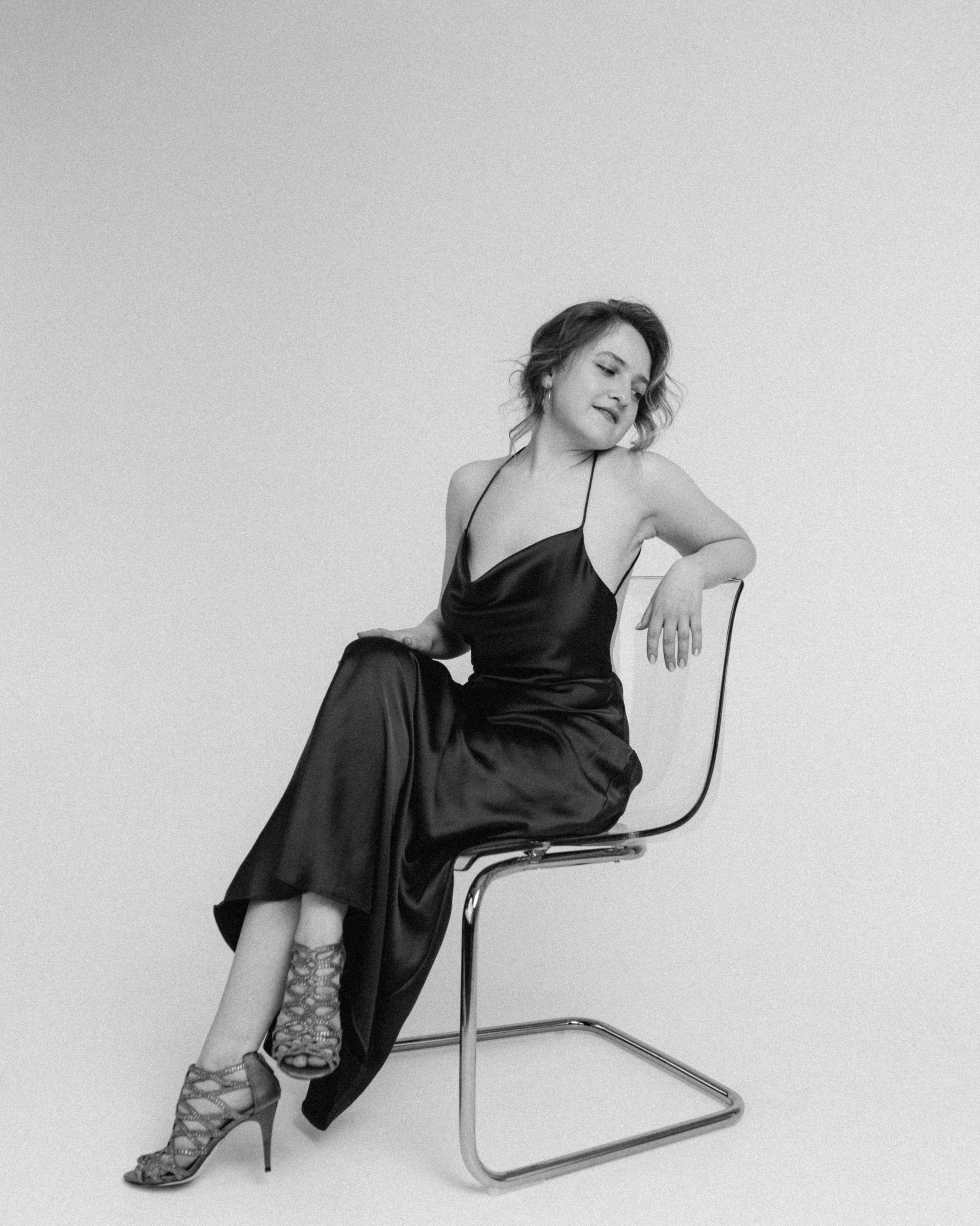 Maria. Wedding and family photographer in Calgary