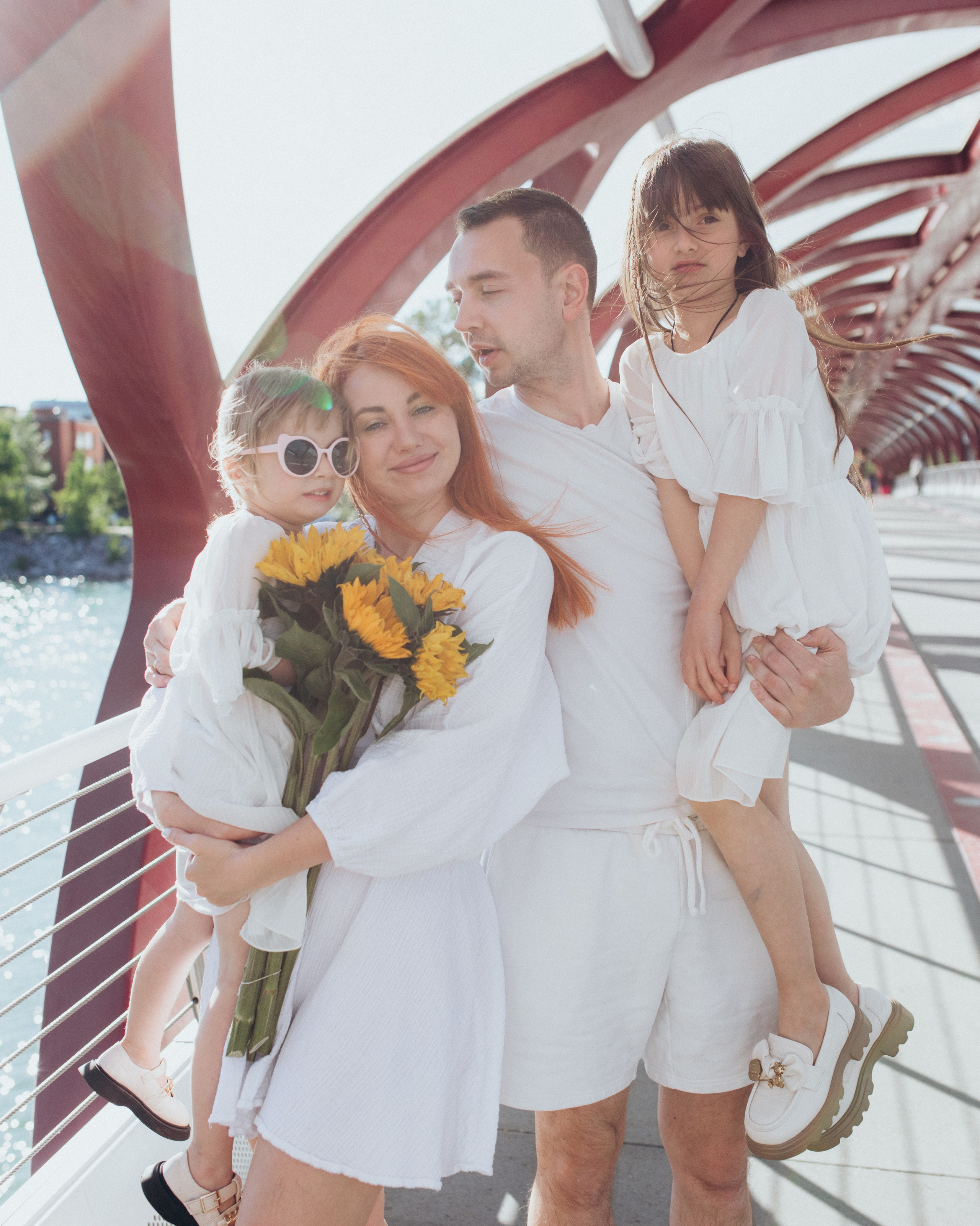 Alina family. Wedding and family photographer in Calgary