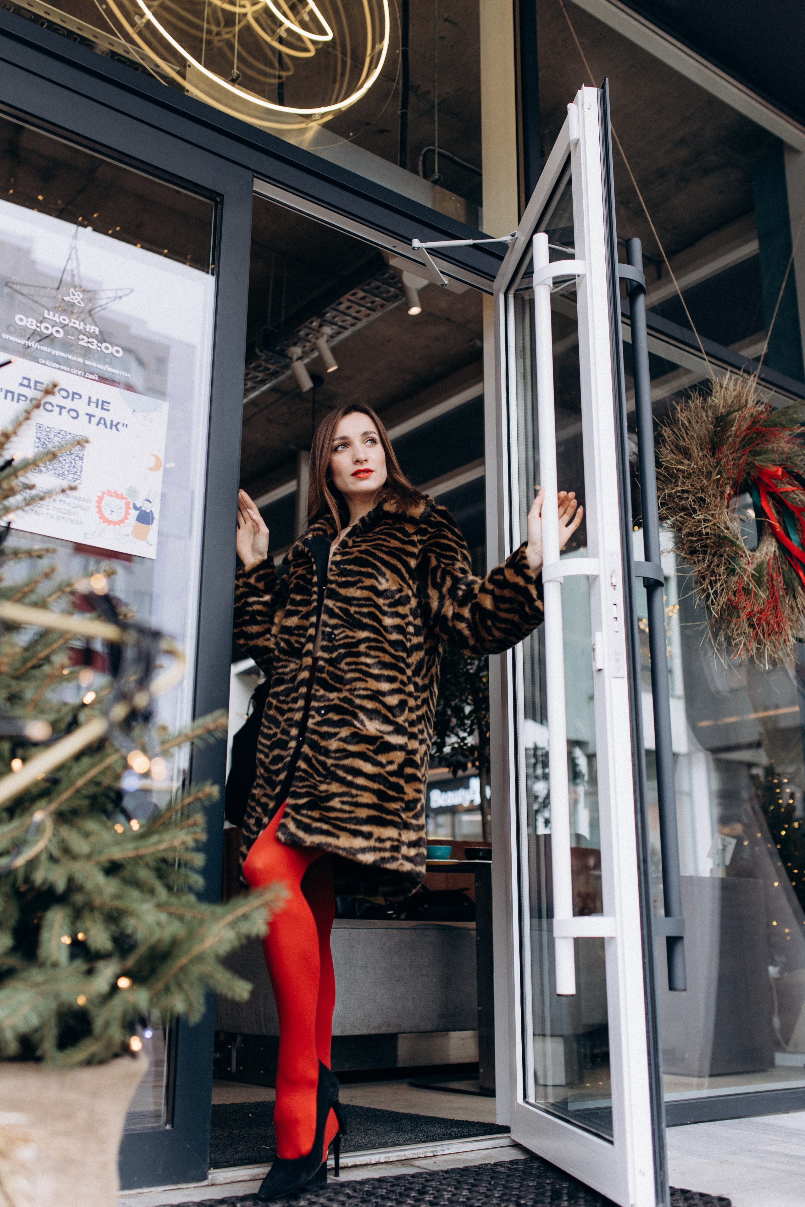 Lili. Wedding and family photographer in Calgary