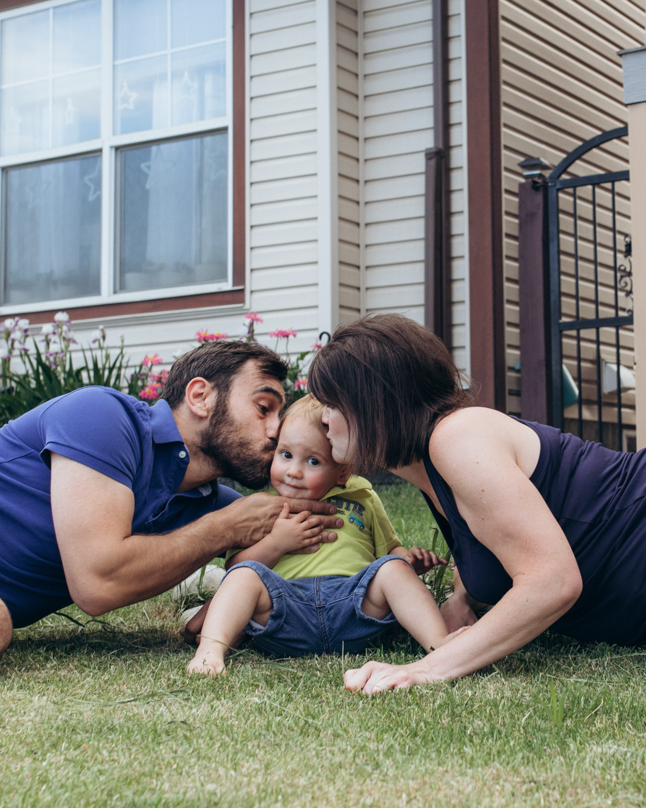 Miroslav family. Wedding and family photographer in Calgary