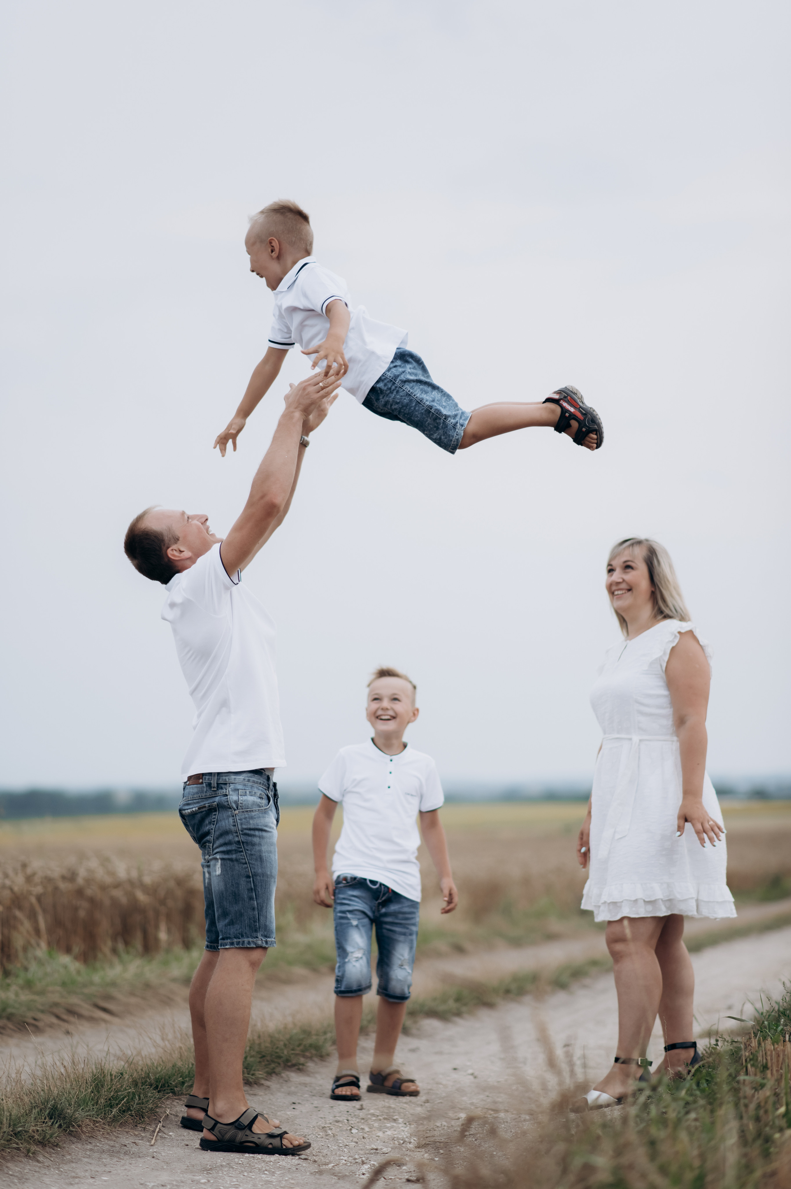 Сімейна фотосесія в Золочеві. Фотограф Роман Жосу Золочів