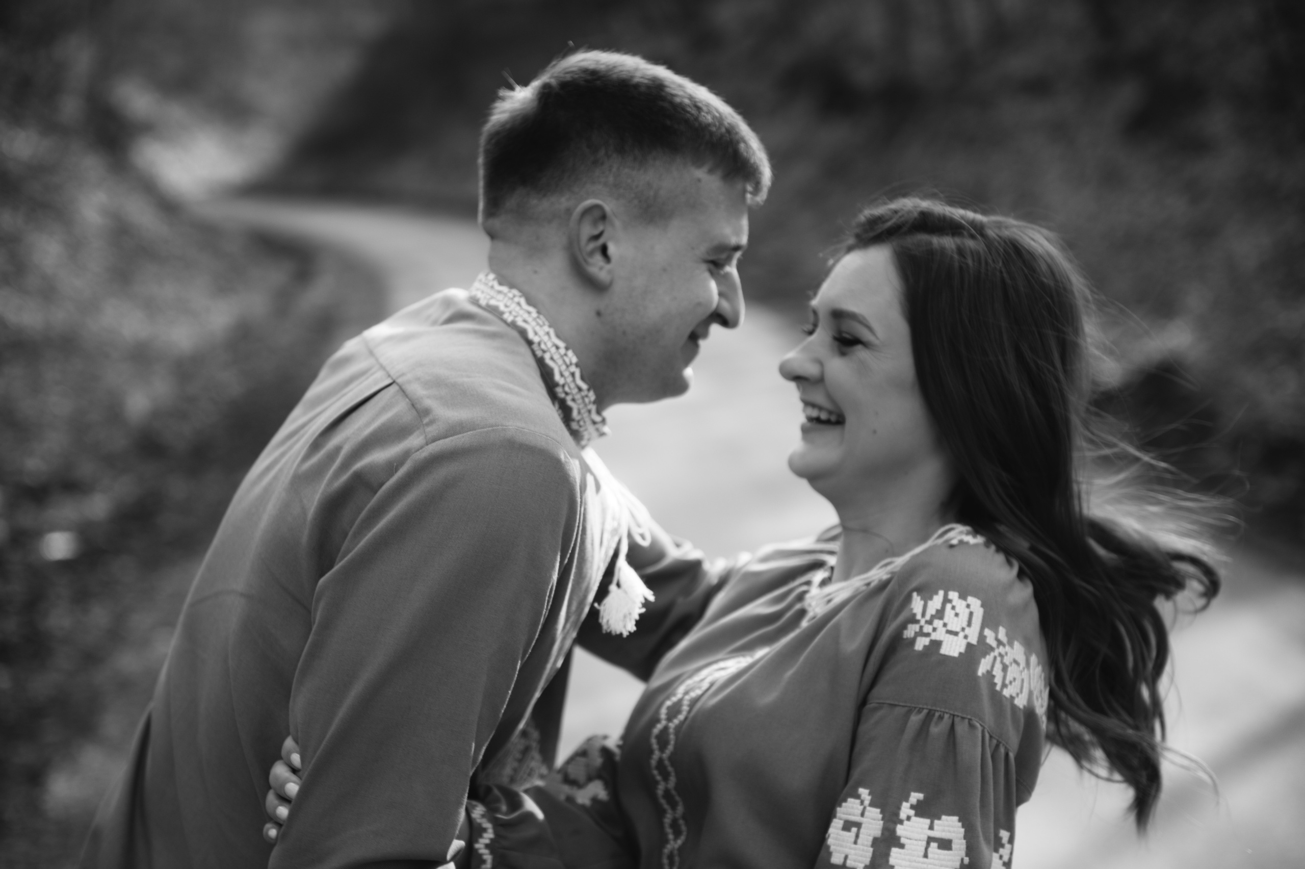 Наречені. Розписка в РАЦСі і прогулянкова фотосесія. Фотограф Роман Жосу Золочів