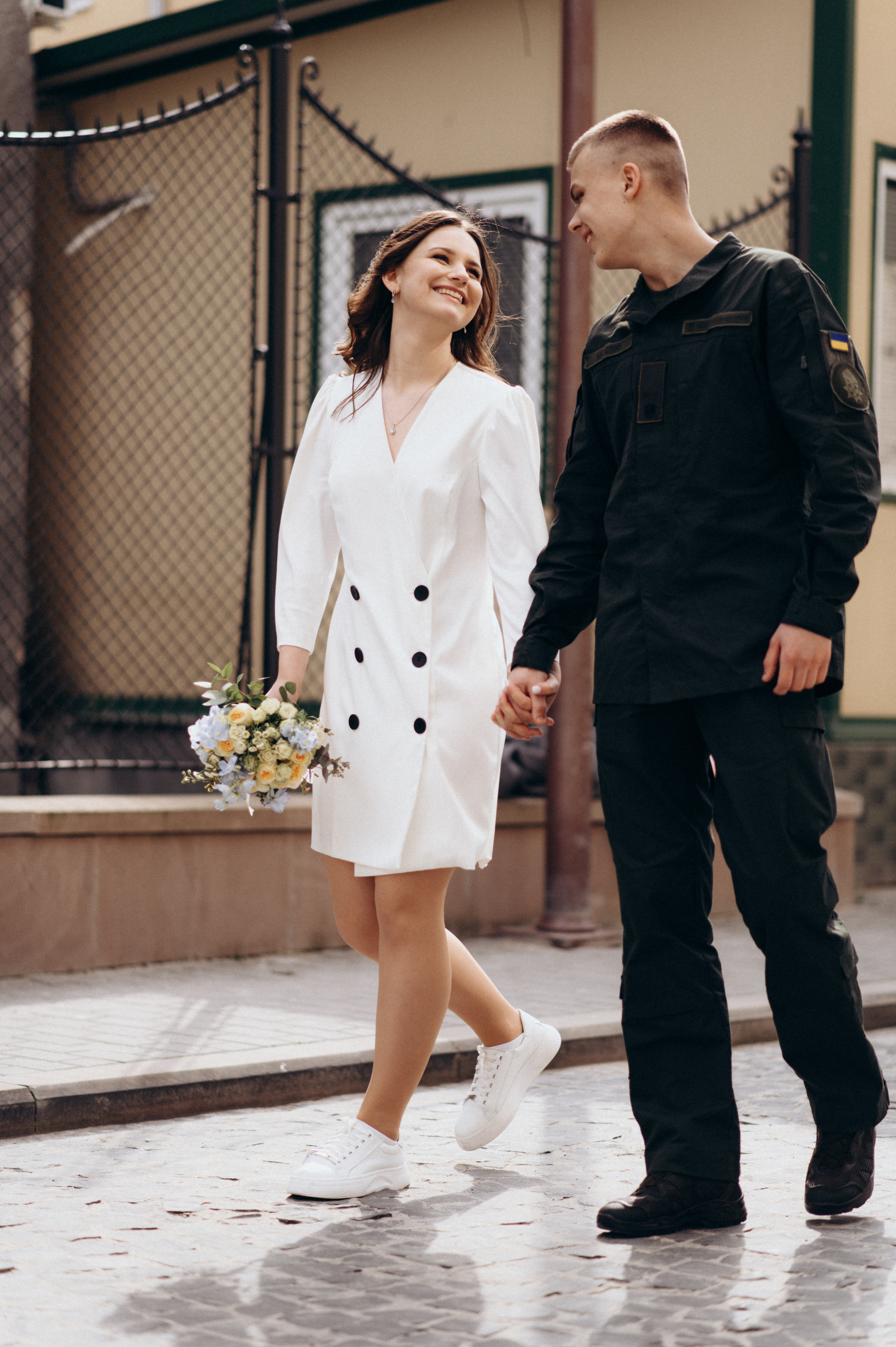 Із всіх скарбів світу їй лише його дотик треба 💛💙. Фотограф Роман Жосу Золочів