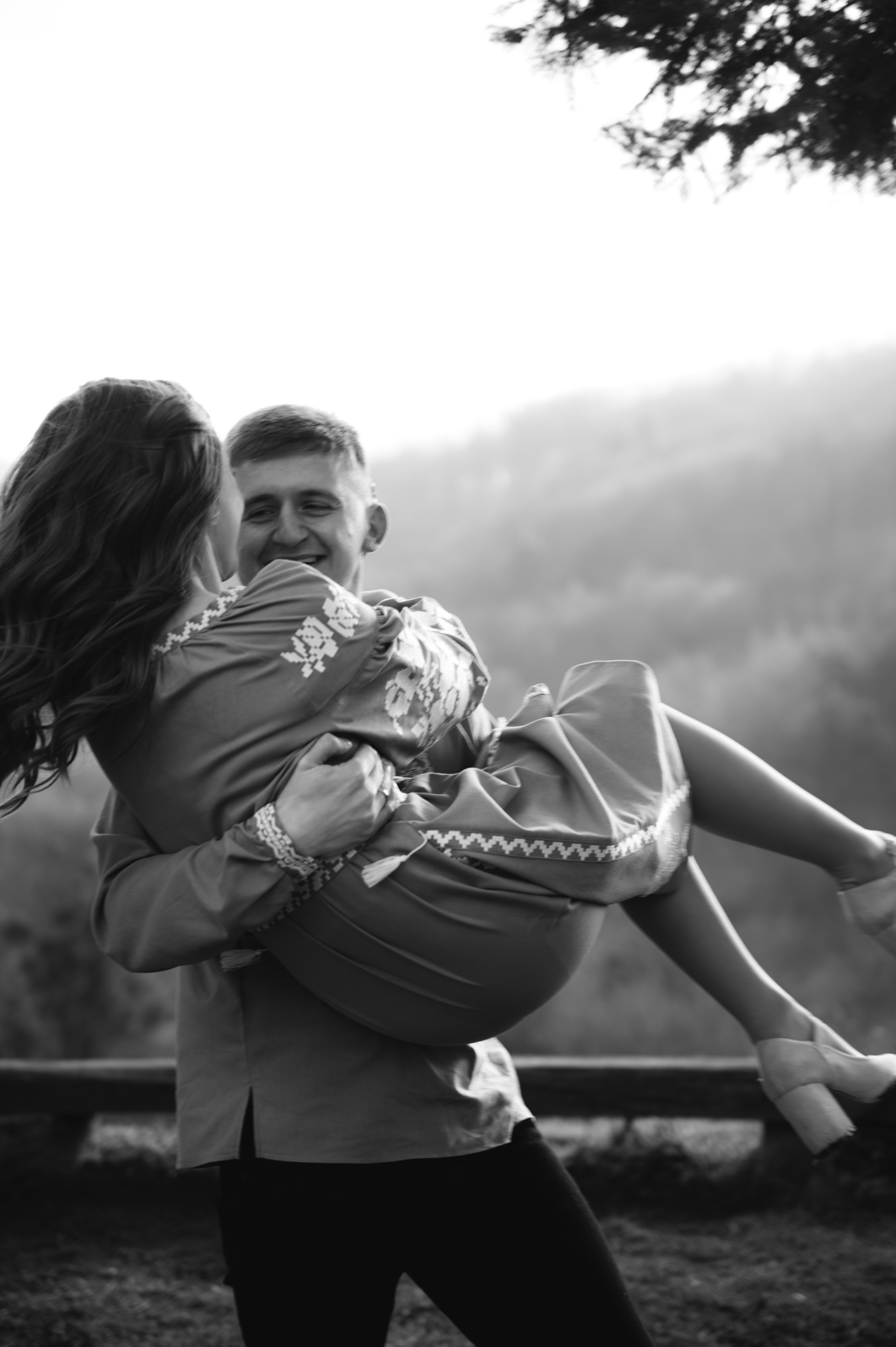 Наречені. Розписка в РАЦСі і прогулянкова фотосесія. Фотограф Роман Жосу Золочів