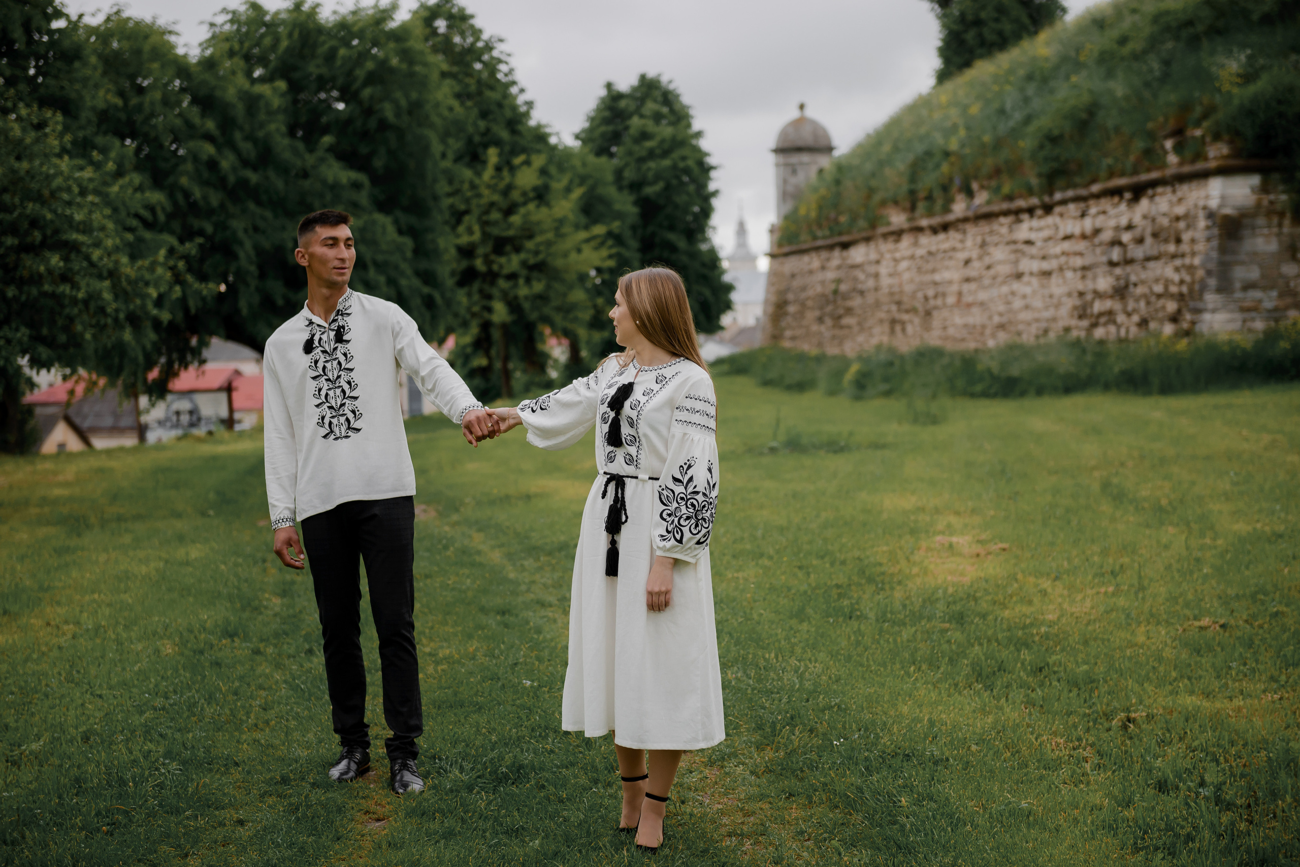 Іван та Людмила. Прогулянка на Золочівському замку. Фотограф Роман Жосу Золочів