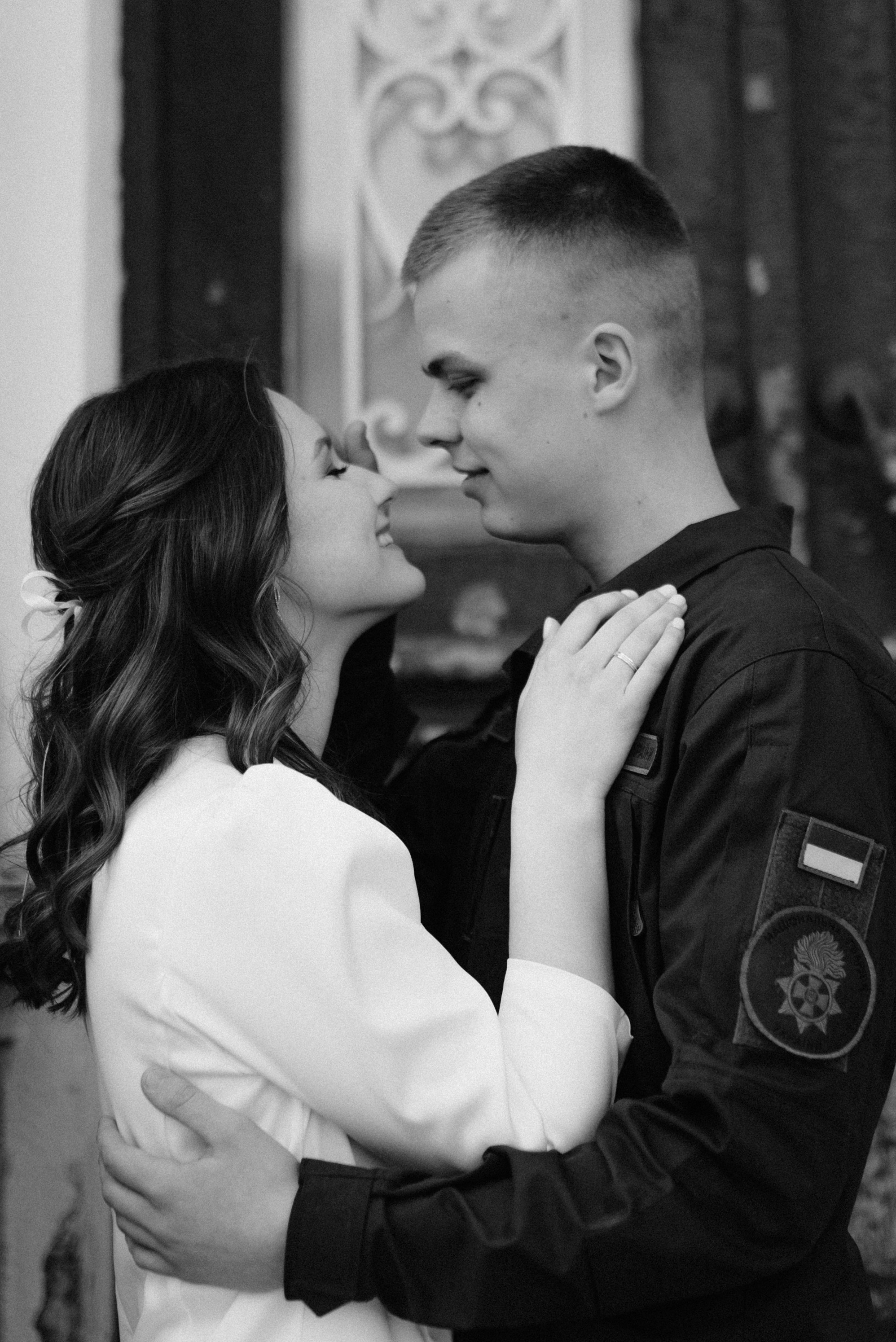 Із всіх скарбів світу їй лише його дотик треба 💛💙. Фотограф Роман Жосу Золочів