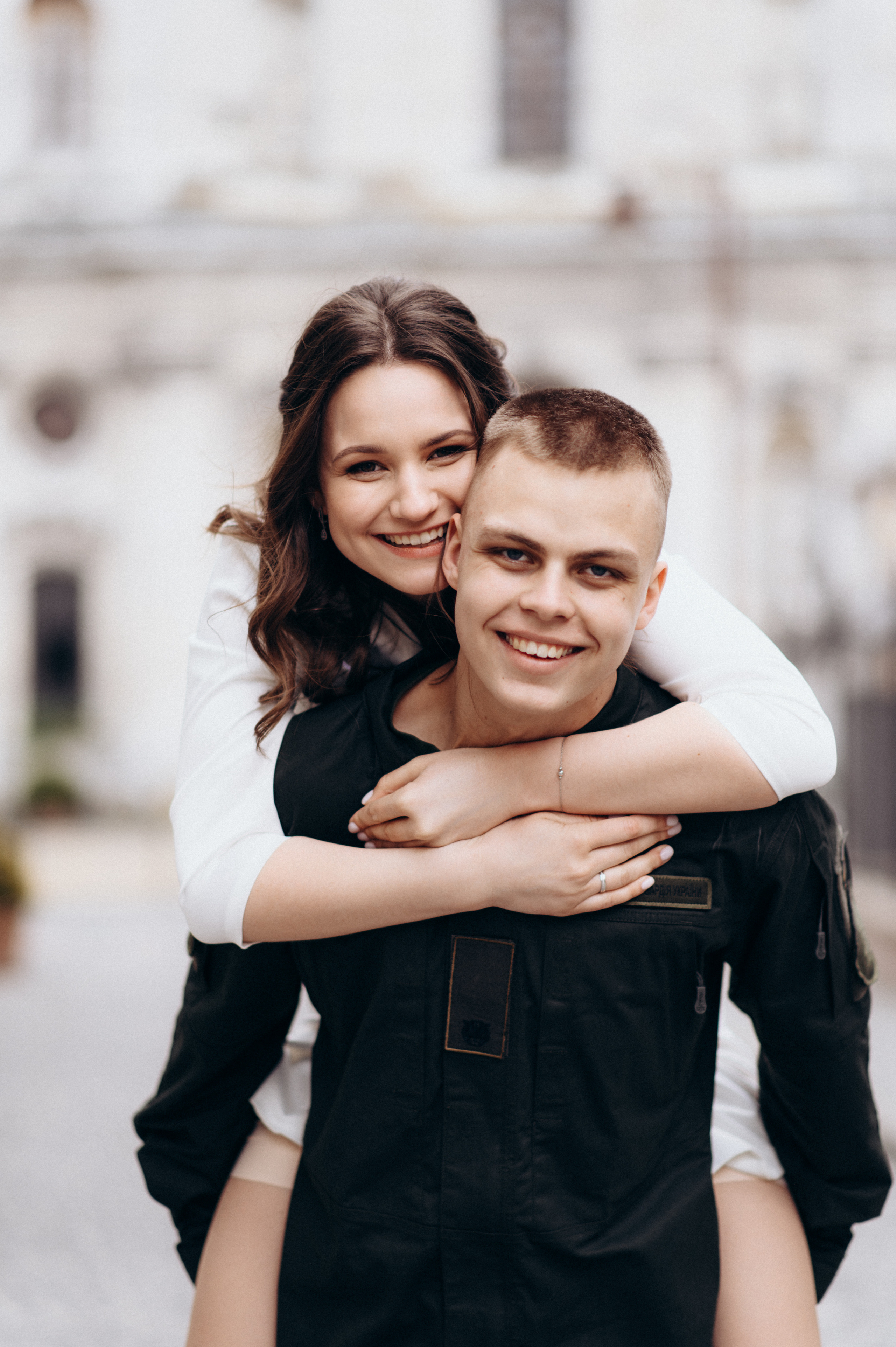 Із всіх скарбів світу їй лише його дотик треба 💛💙. Фотограф Роман Жосу Золочів