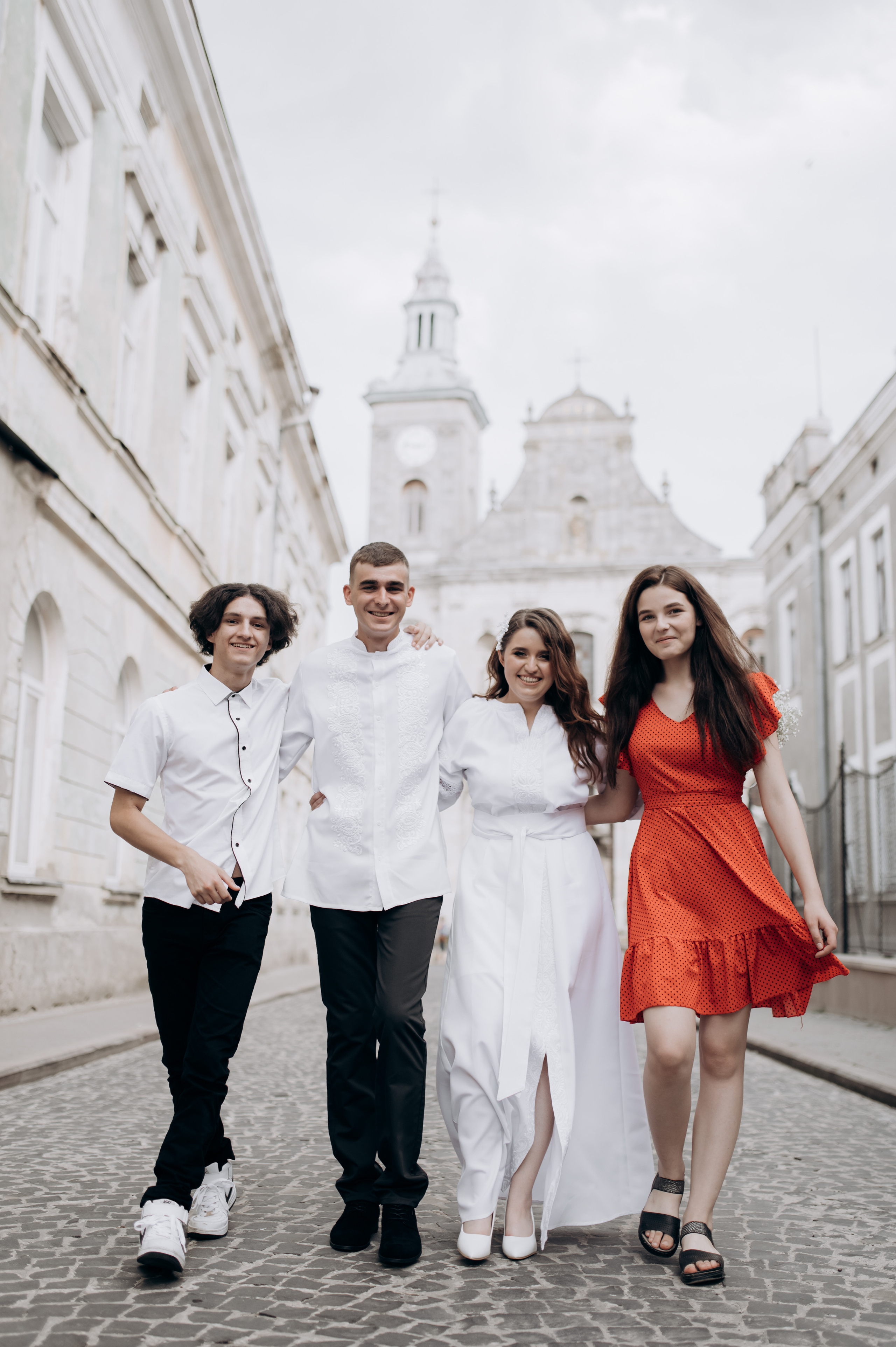 плаття для дружок золочів, оренда суконь броди, сукні для дружок