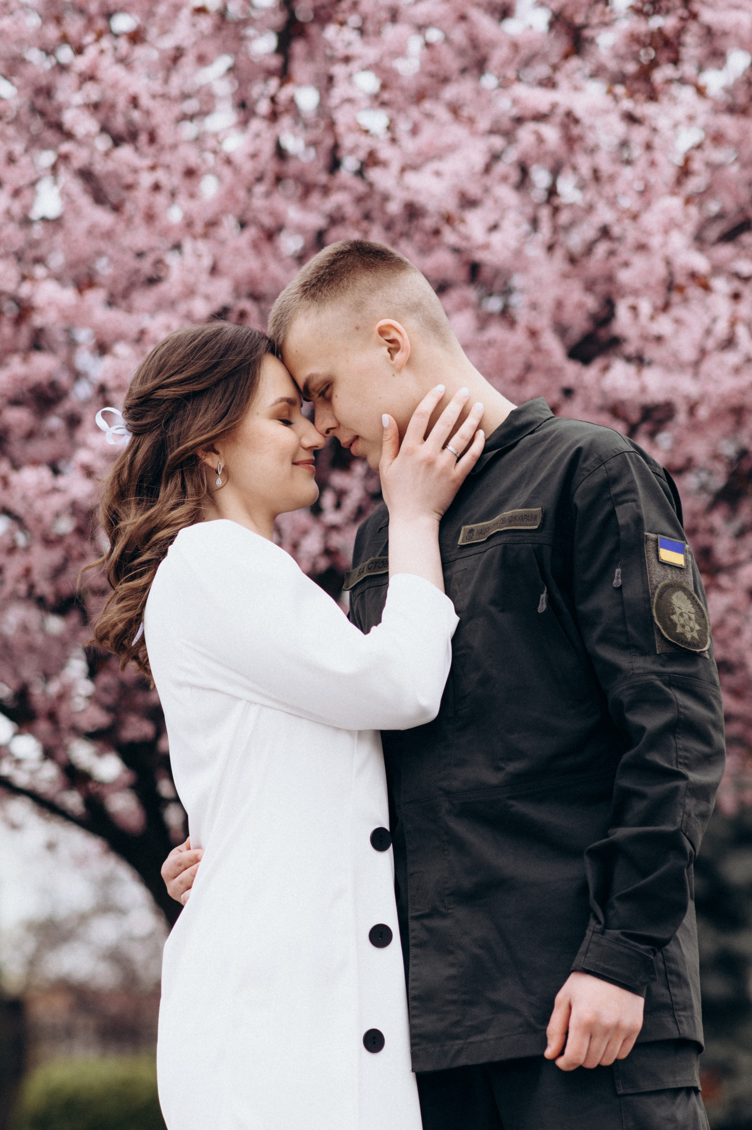 Із всіх скарбів світу їй лише його дотик треба 💛💙. Фотограф Роман Жосу Золочів