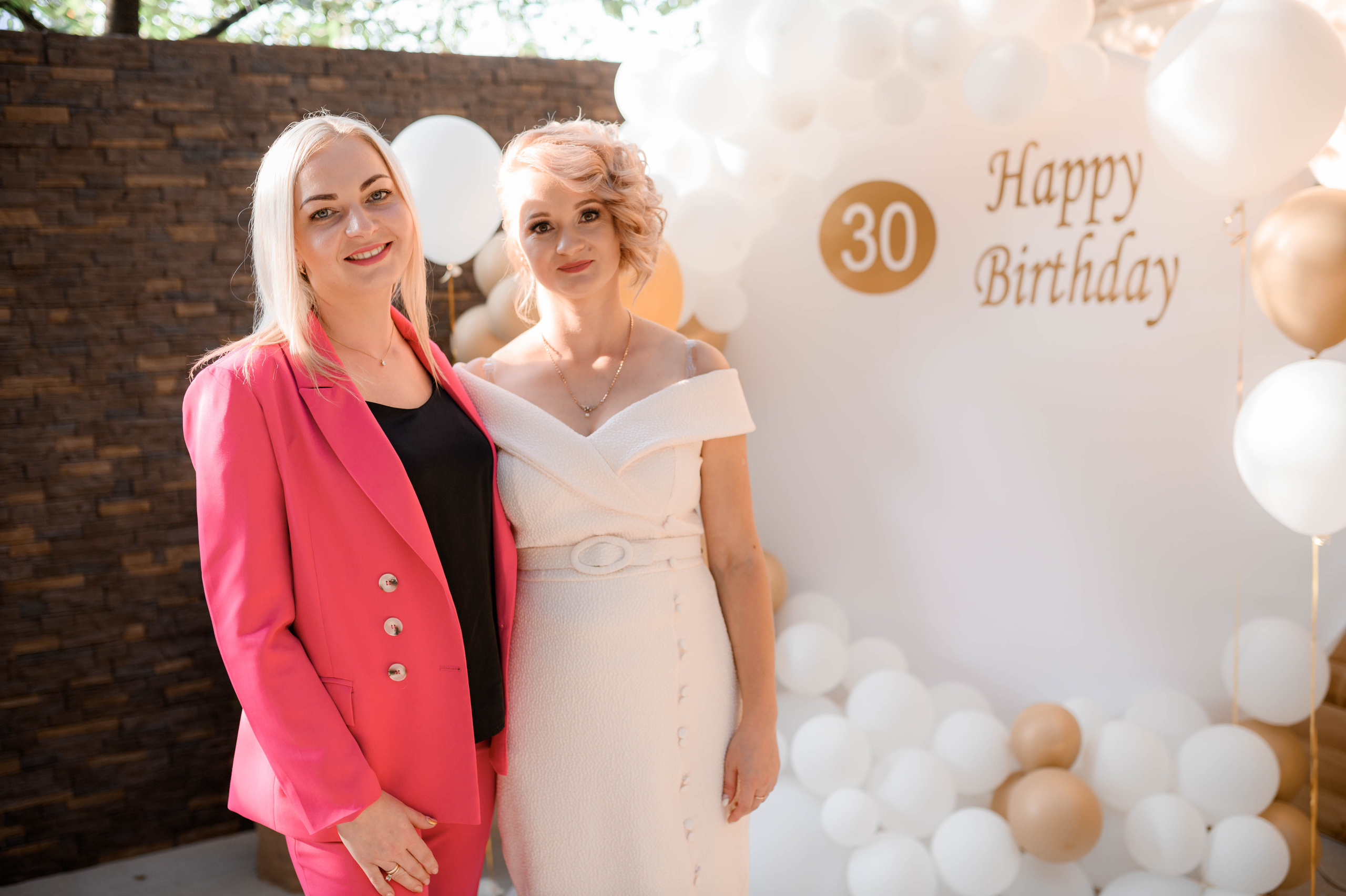 фотозона золочів, фотозона на свято, декор на свято, флорист, оформлення свята