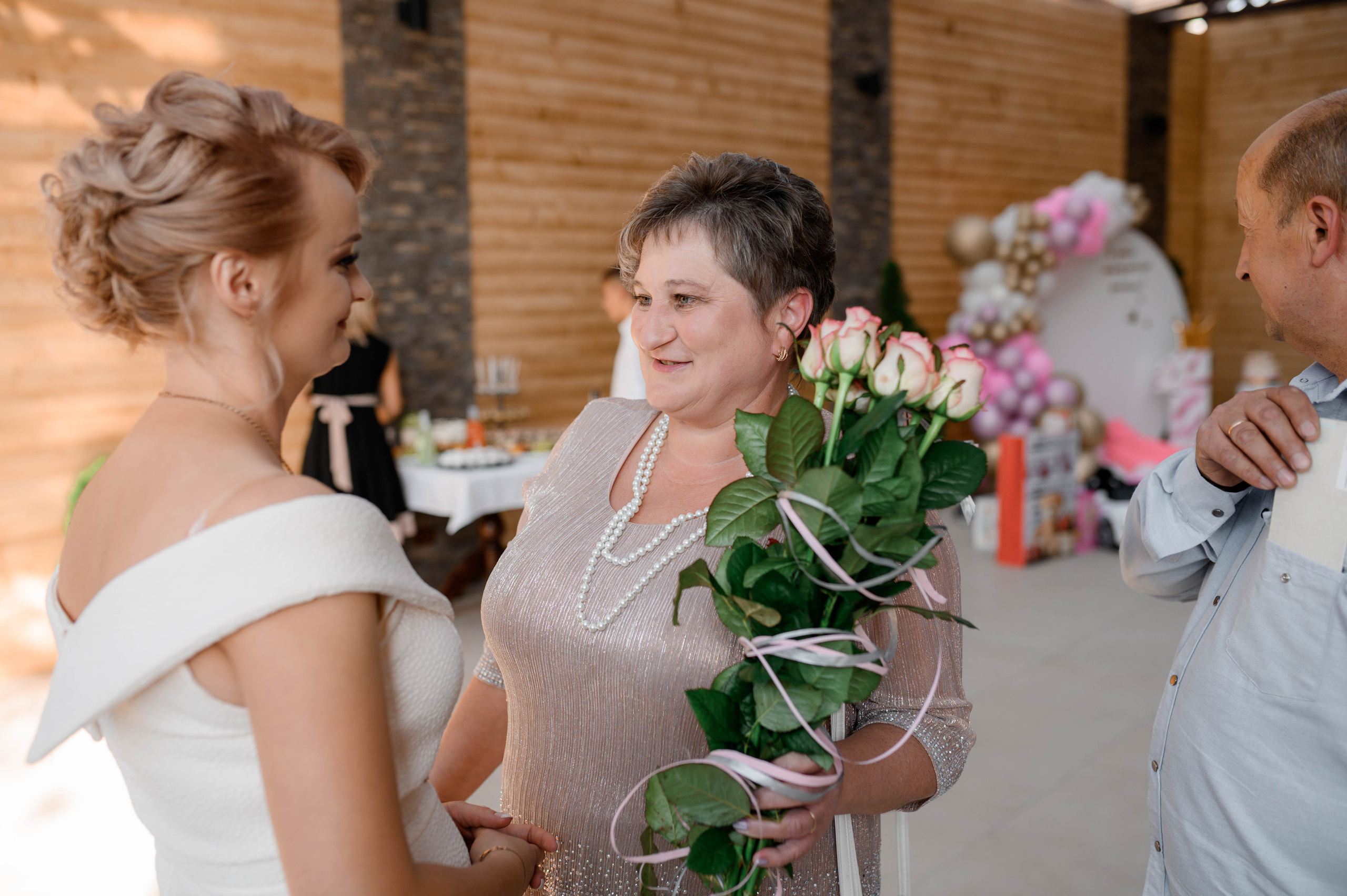 фотозона золочів, фотозона на свято, декор на свято, флорист, оформлення свята