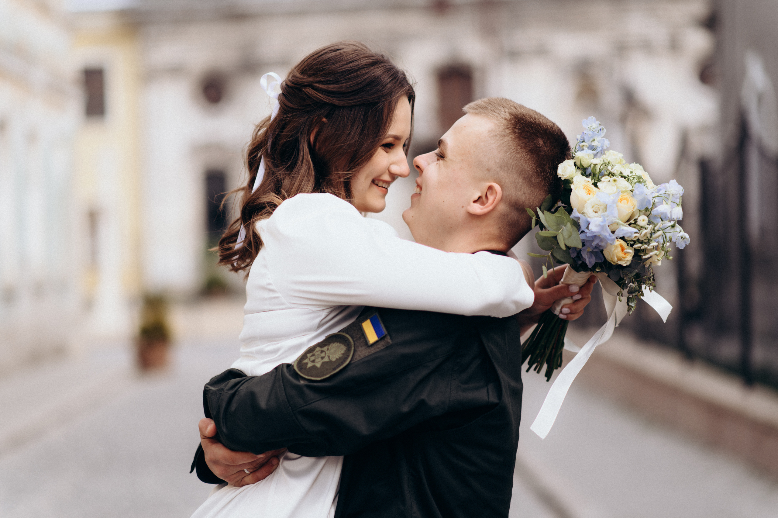 Із всіх скарбів світу їй лише його дотик треба 💛💙. Фотограф Роман Жосу Золочів