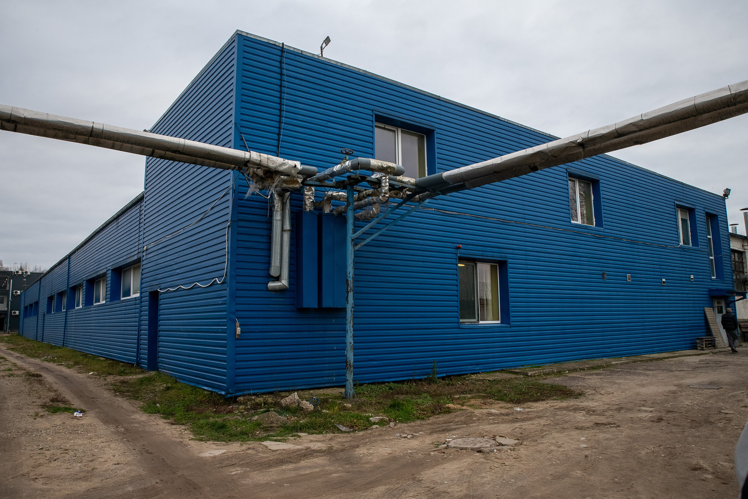 Už grotų: Pravieniškių kasdienybė be veidų. Fotografas — Aleksandras Savickis