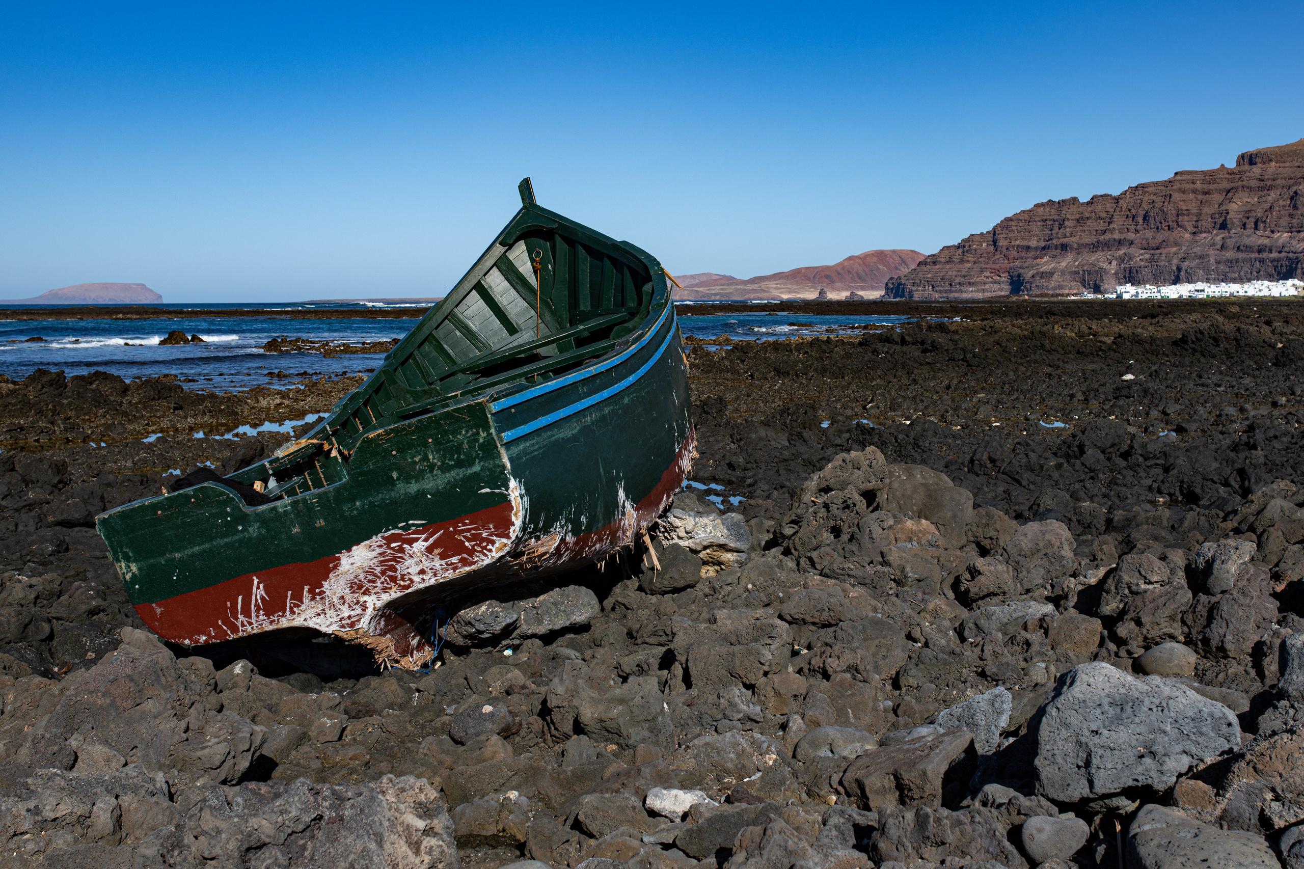 Jie atplaukia naktim…. Fotografas — Aleksandras Savickis