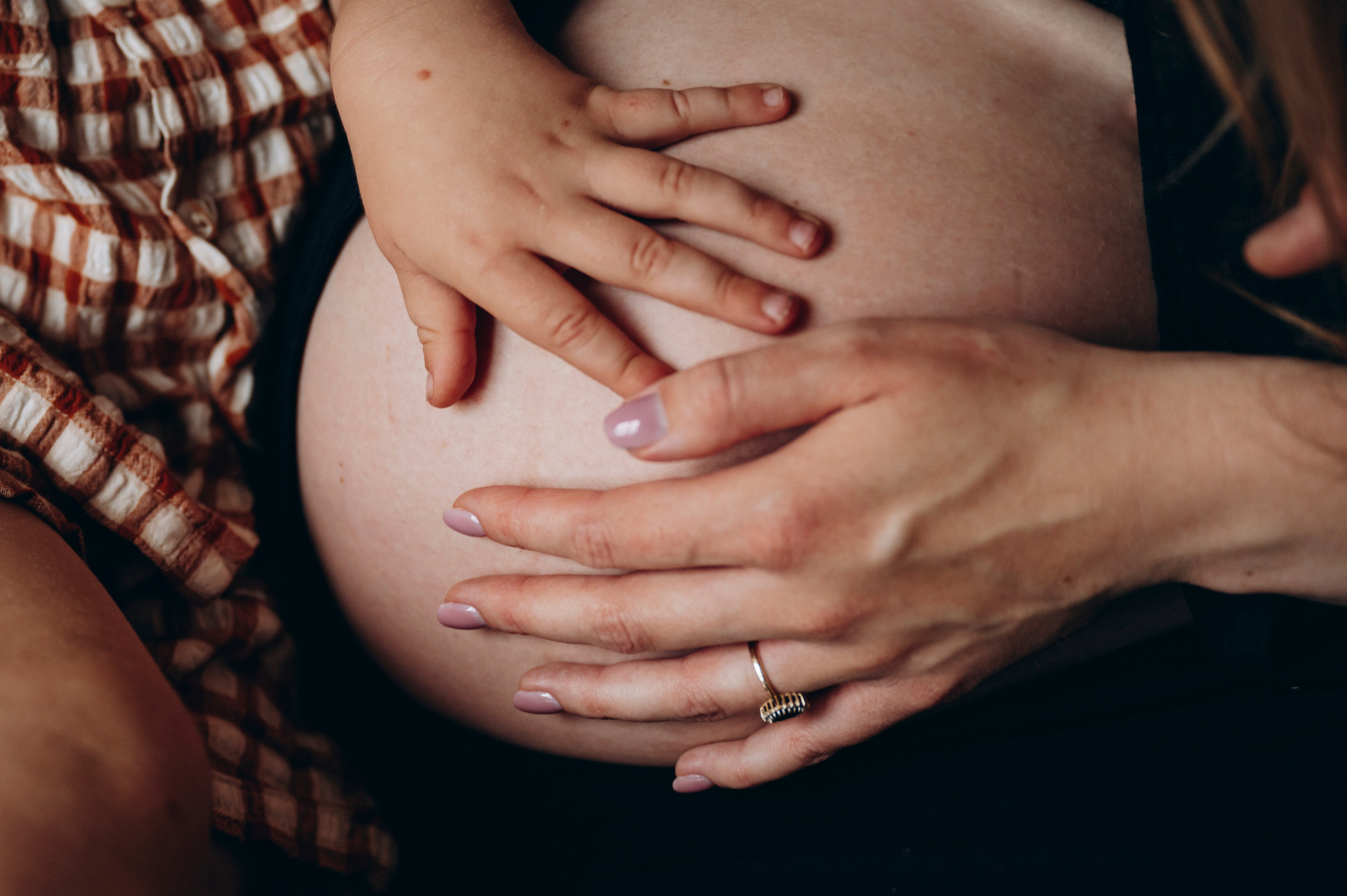 Julia -Pregnancy (in-home and Amager strand). Newborn, Family, Wedding photographer Copenhagen Anastasiia Sevriukova
