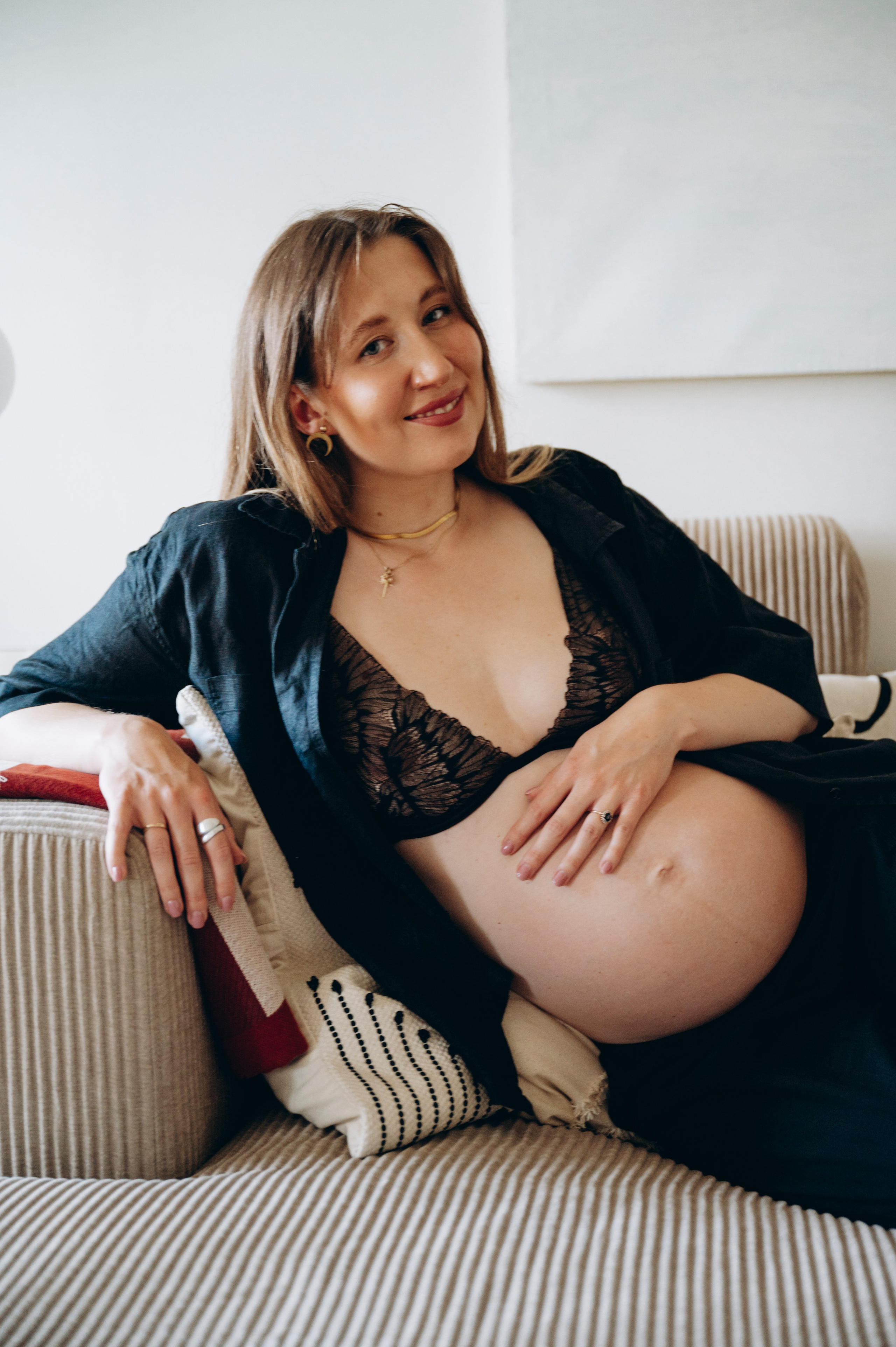 Julia -Pregnancy (in-home and Amager strand). Newborn, Family, Wedding photographer Copenhagen Anastasiia Sevriukova