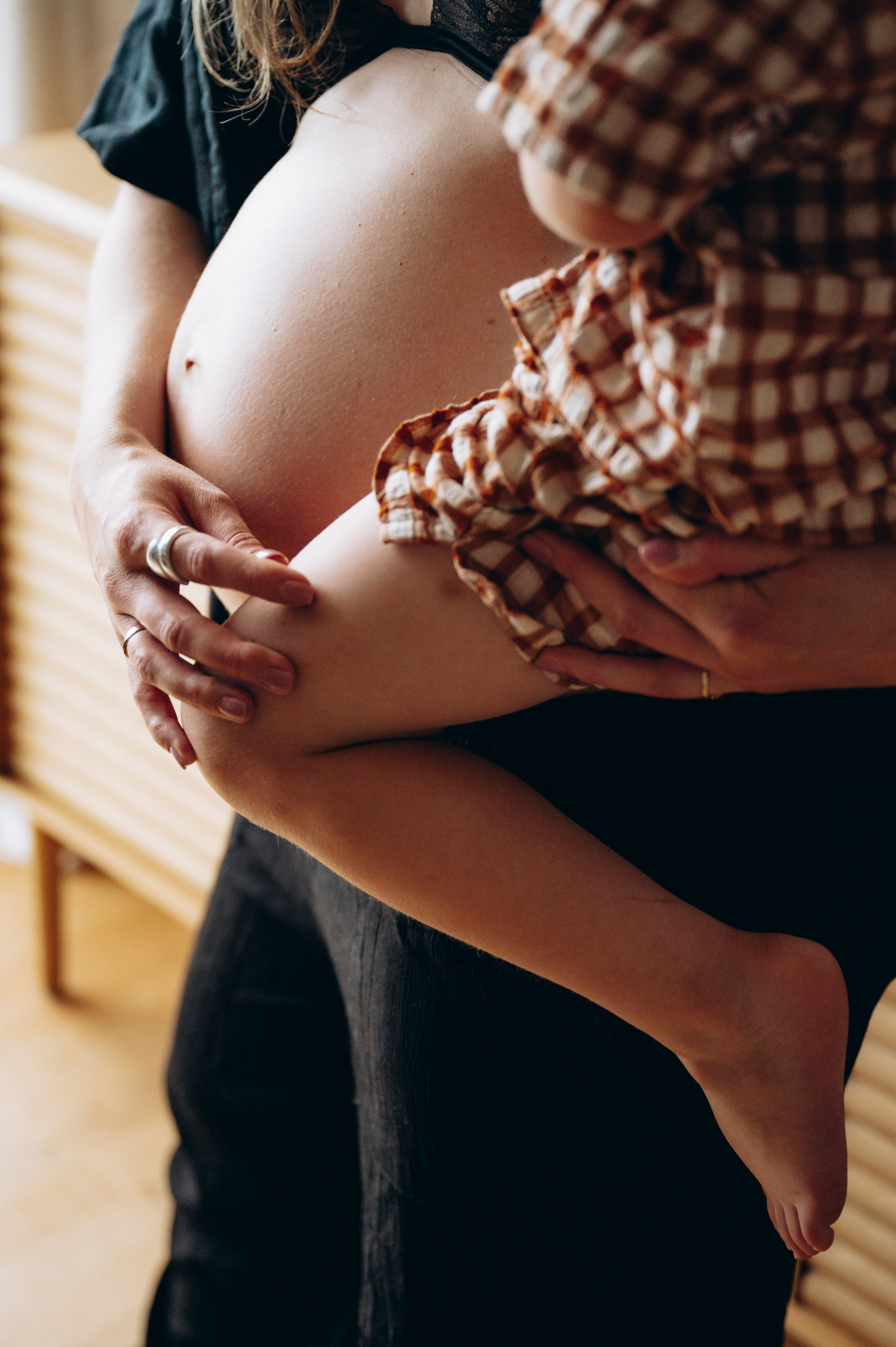 Julia -Pregnancy (in-home and Amager strand). Newborn, Family, Wedding photographer Copenhagen Anastasiia Sevriukova