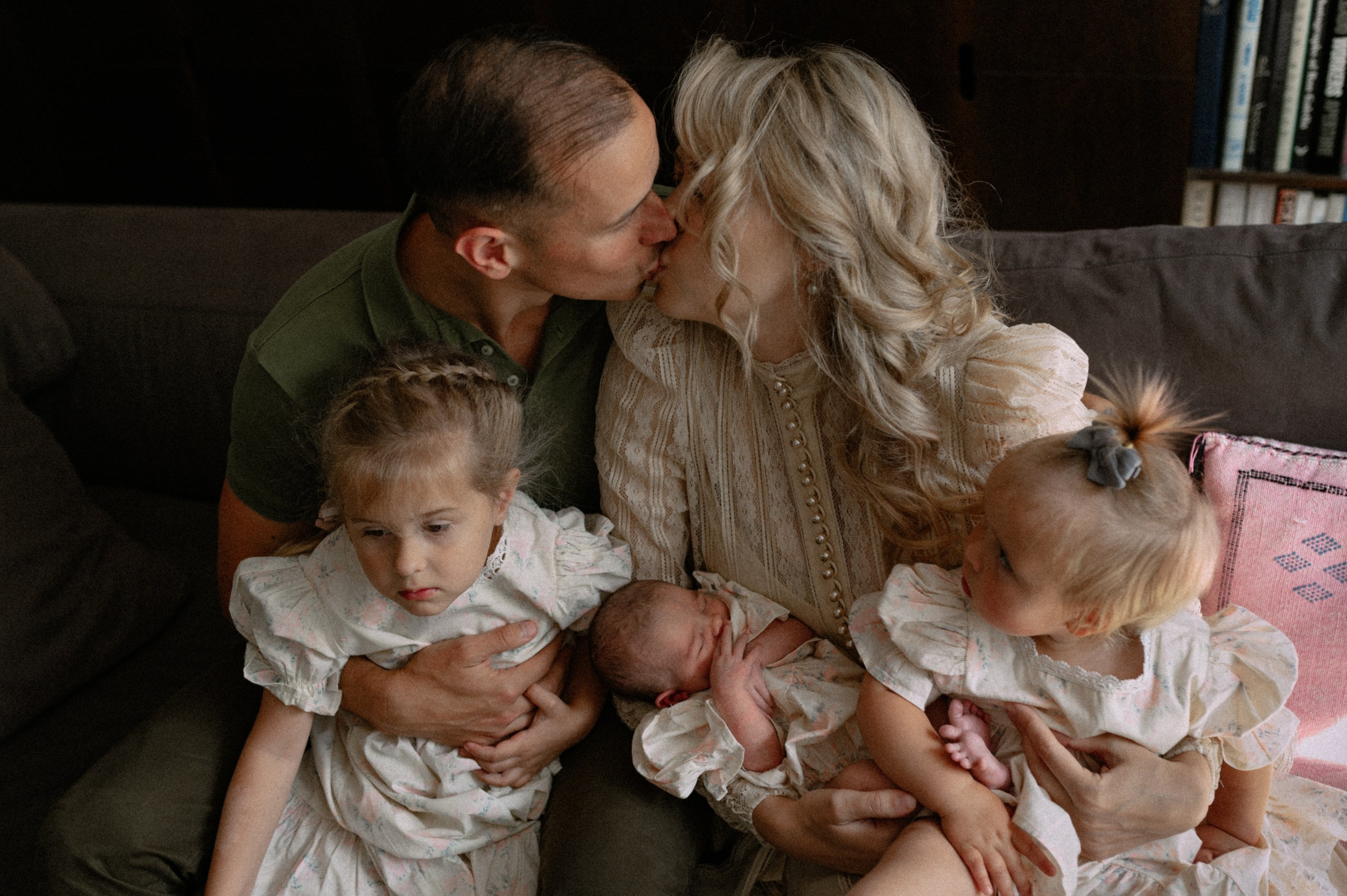 Lucia and two sisters. Nyfødt, Familie, Bryllupsfotograf Copenhagen Anastasiia Sevriukova