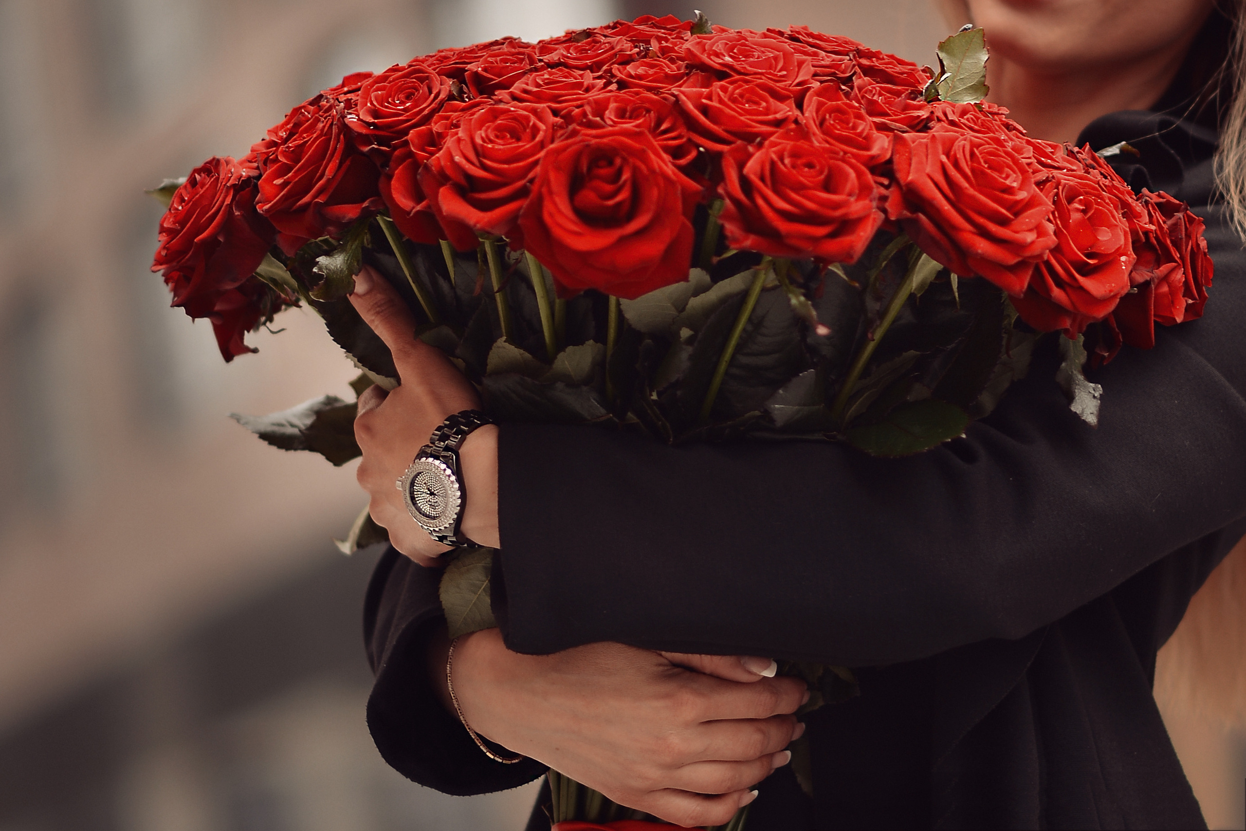 Город, девушка и шикарный букет. Фотограф Натали Кошевая _ Днепр, Подгородное