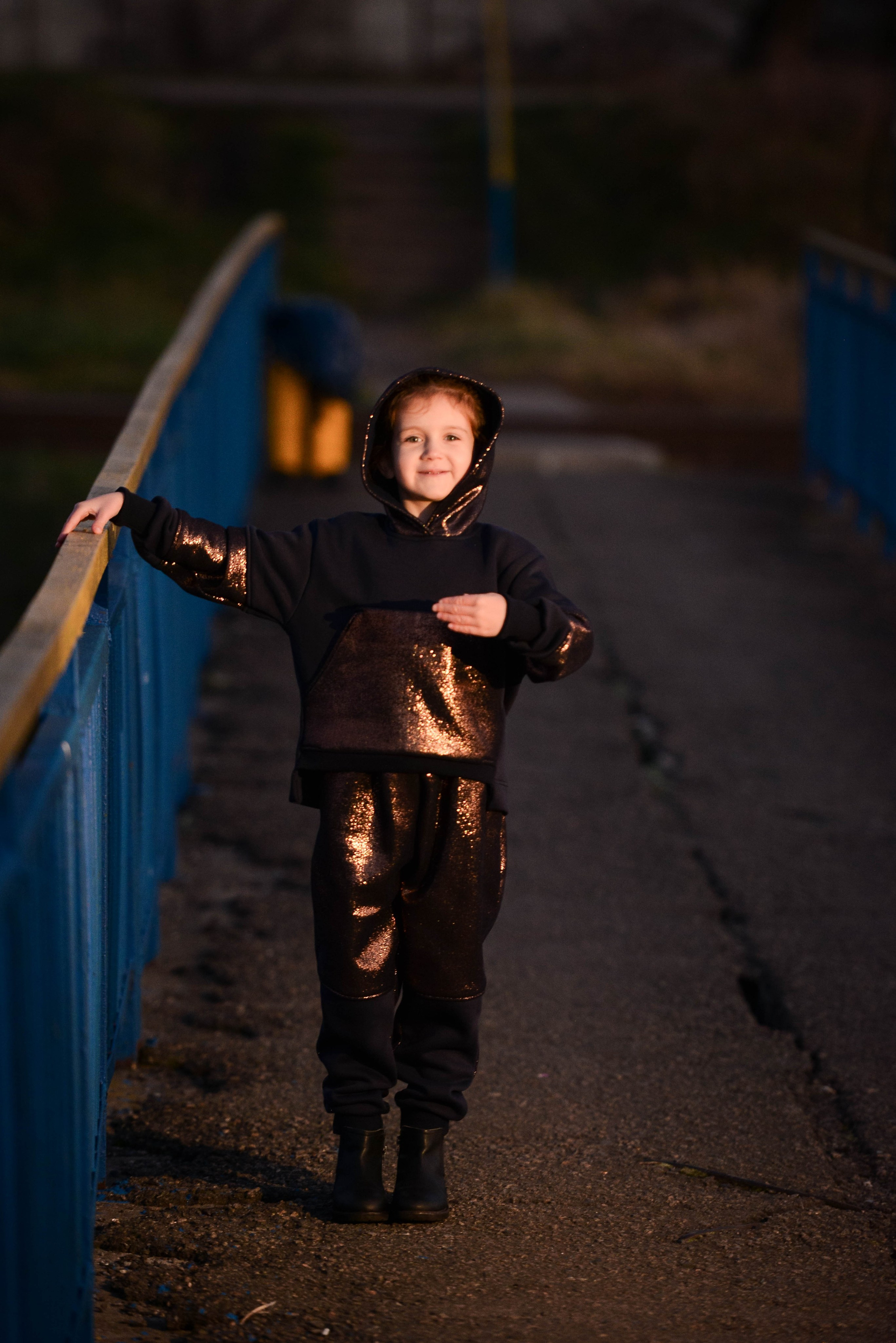Жёлтый чемодан. Фотограф Натали Кошевая _ Днепр, Подгородное