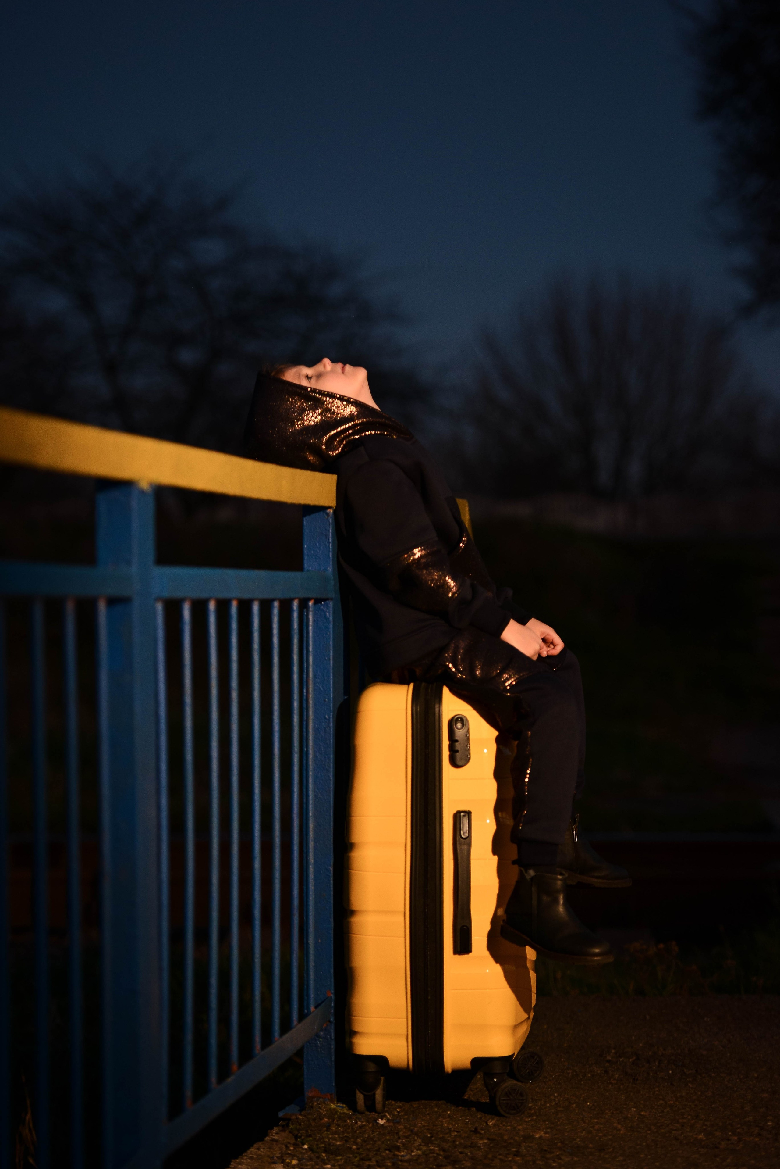 Жёлтый чемодан. Фотограф Натали Кошевая _ Днепр, Подгородное