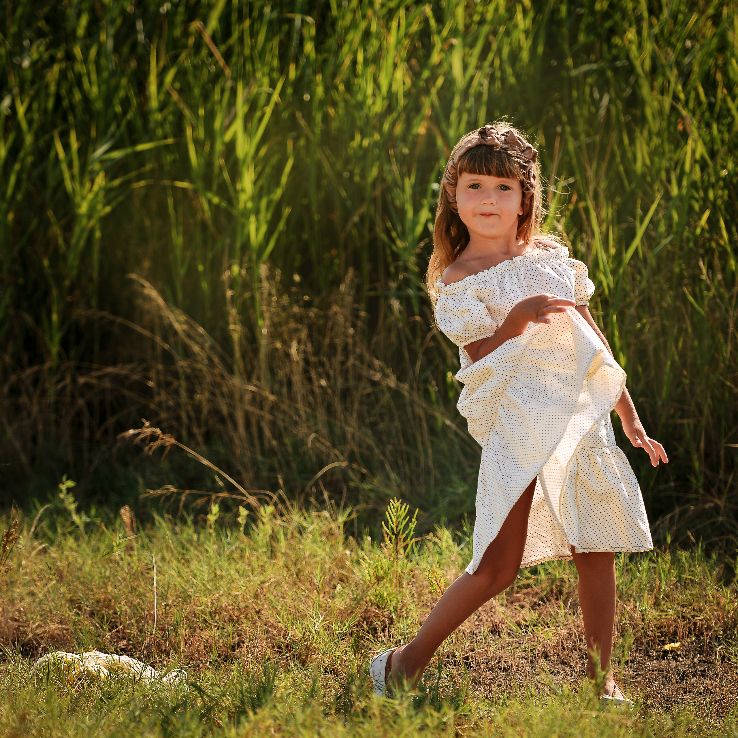 Девочка и яблочко. Фотограф Натали Кошевая _ Днепр, Подгородное