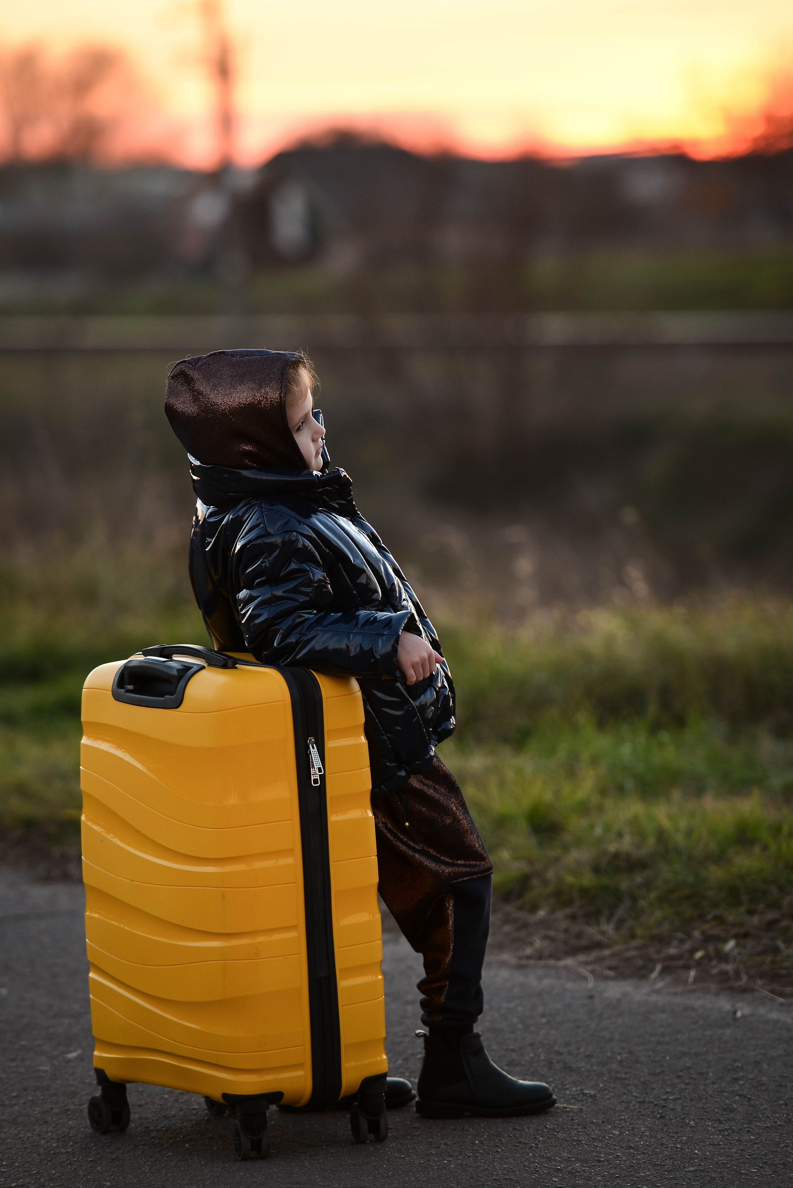 Жёлтый чемодан. Фотограф Натали Кошевая _ Днепр, Подгородное