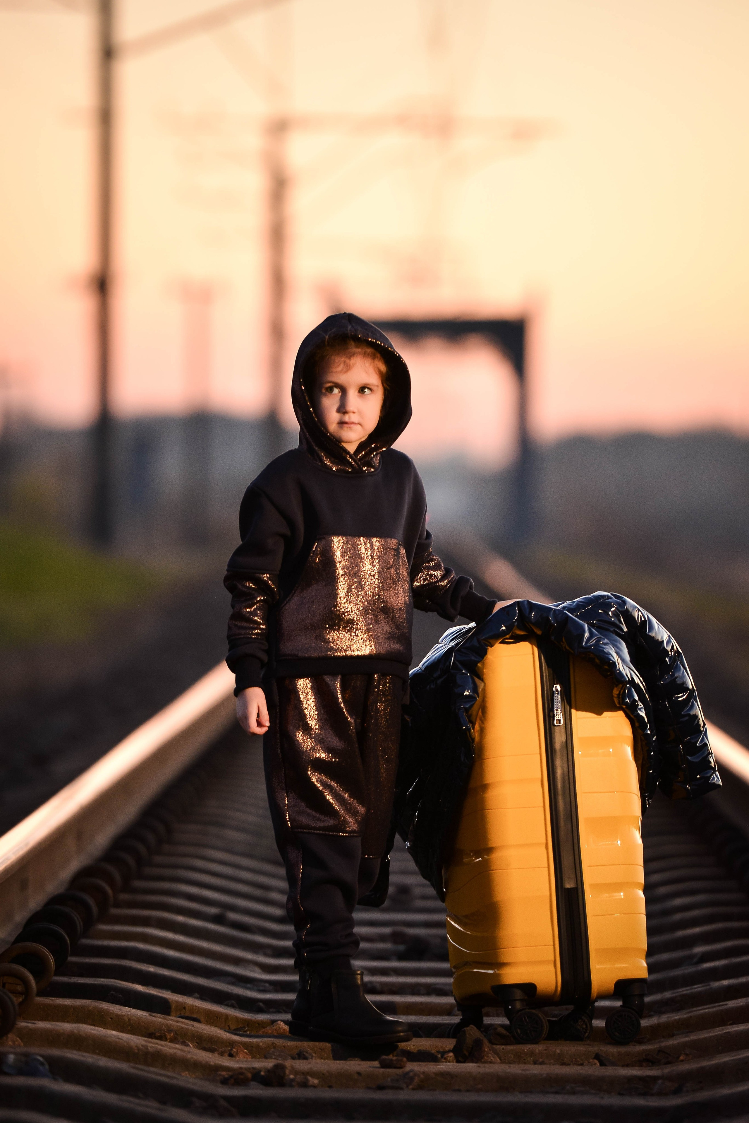 Жёлтый чемодан. Фотограф Натали Кошевая _ Днепр, Подгородное