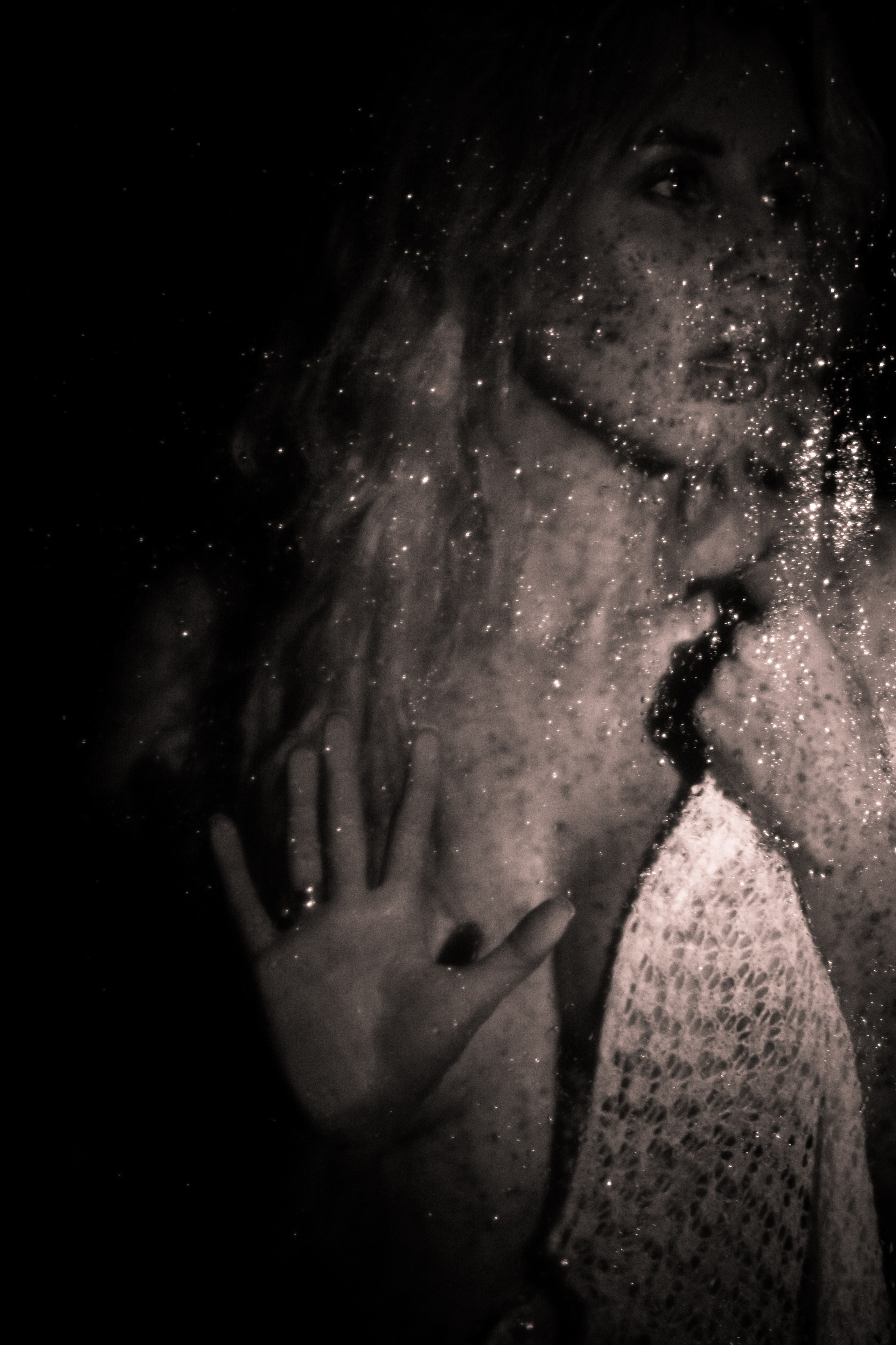 За стеклом. Фотограф Натали Кошевая _ Днепр, Подгородное