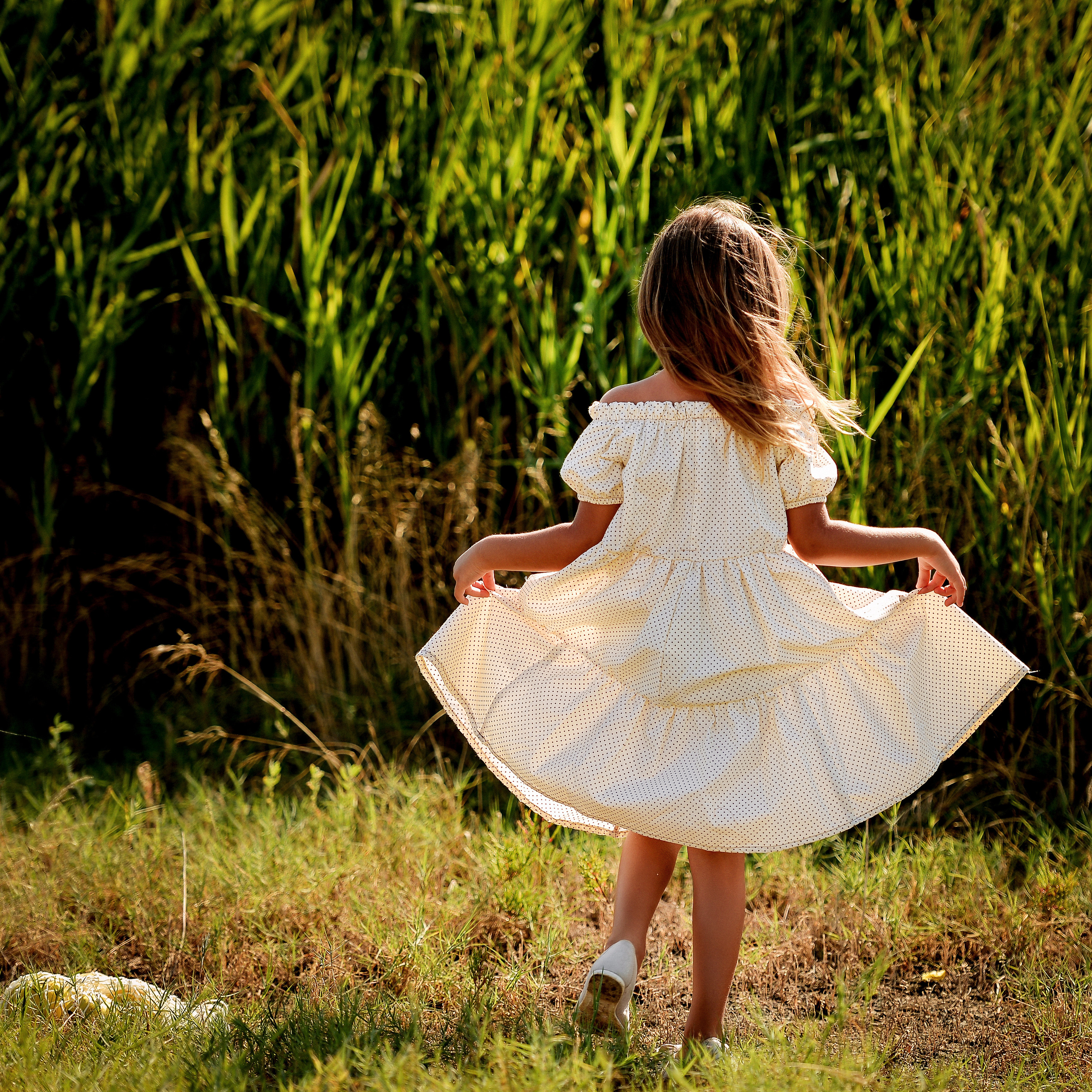 Девочка и яблочко. Фотограф Натали Кошевая _ Днепр, Подгородное