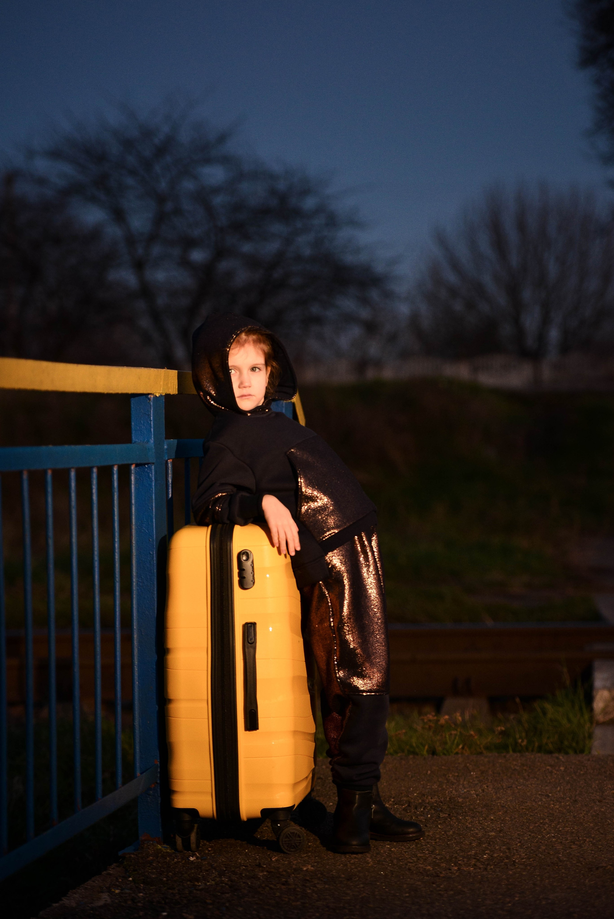 Жёлтый чемодан. Фотограф Натали Кошевая _ Днепр, Подгородное