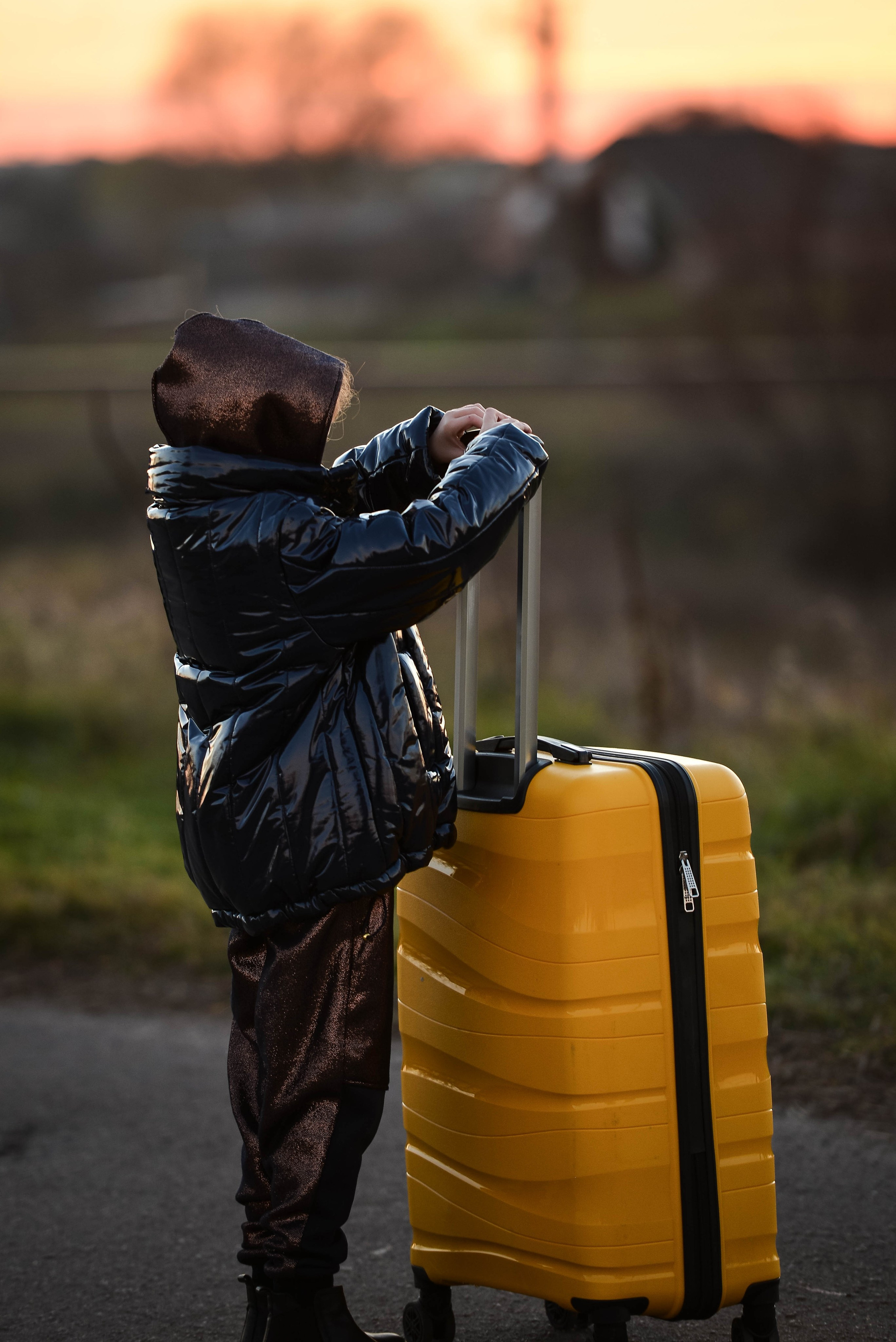 Жёлтый чемодан. Фотограф Натали Кошевая _ Днепр, Подгородное