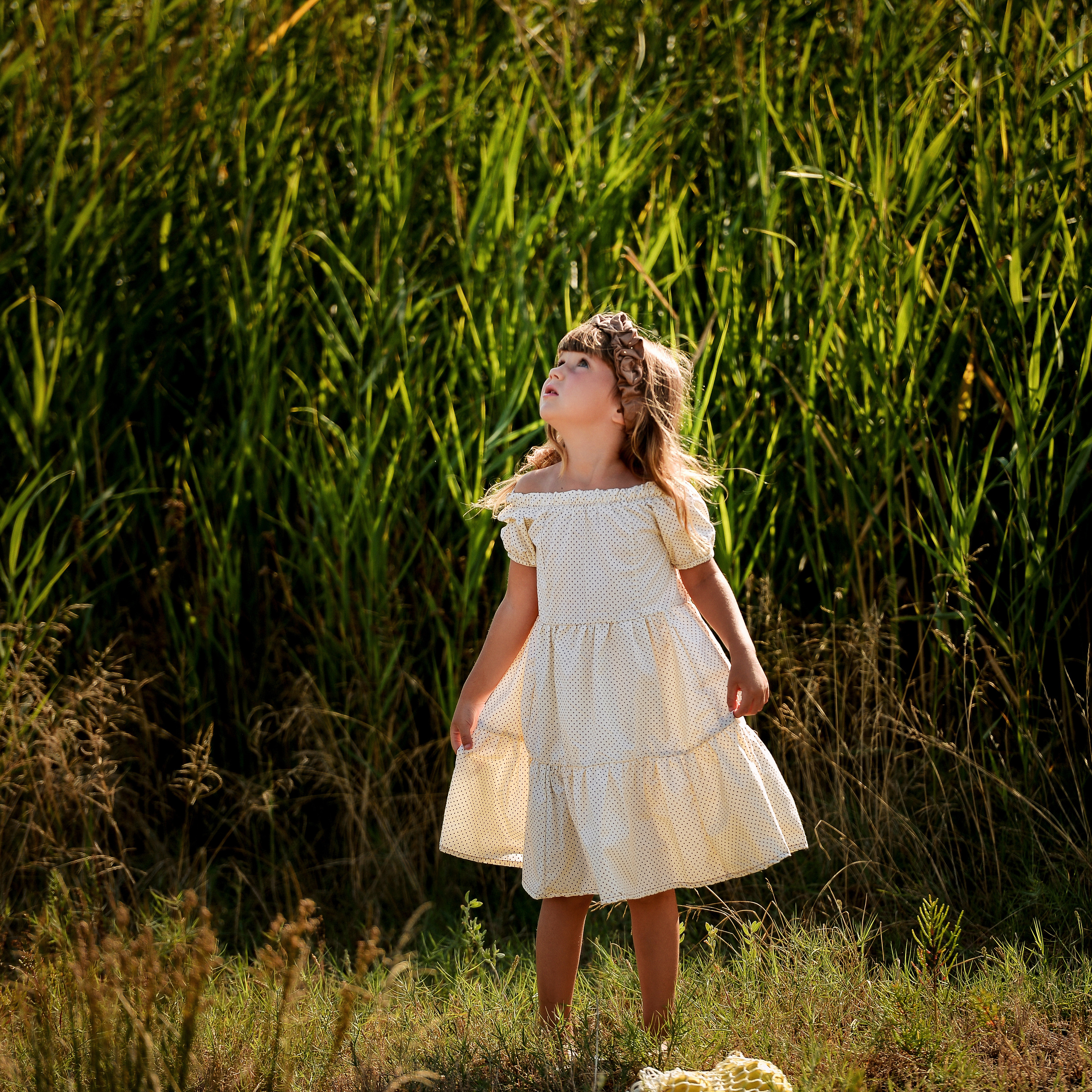 Девочка и яблочко. Фотограф Натали Кошевая _ Днепр, Подгородное