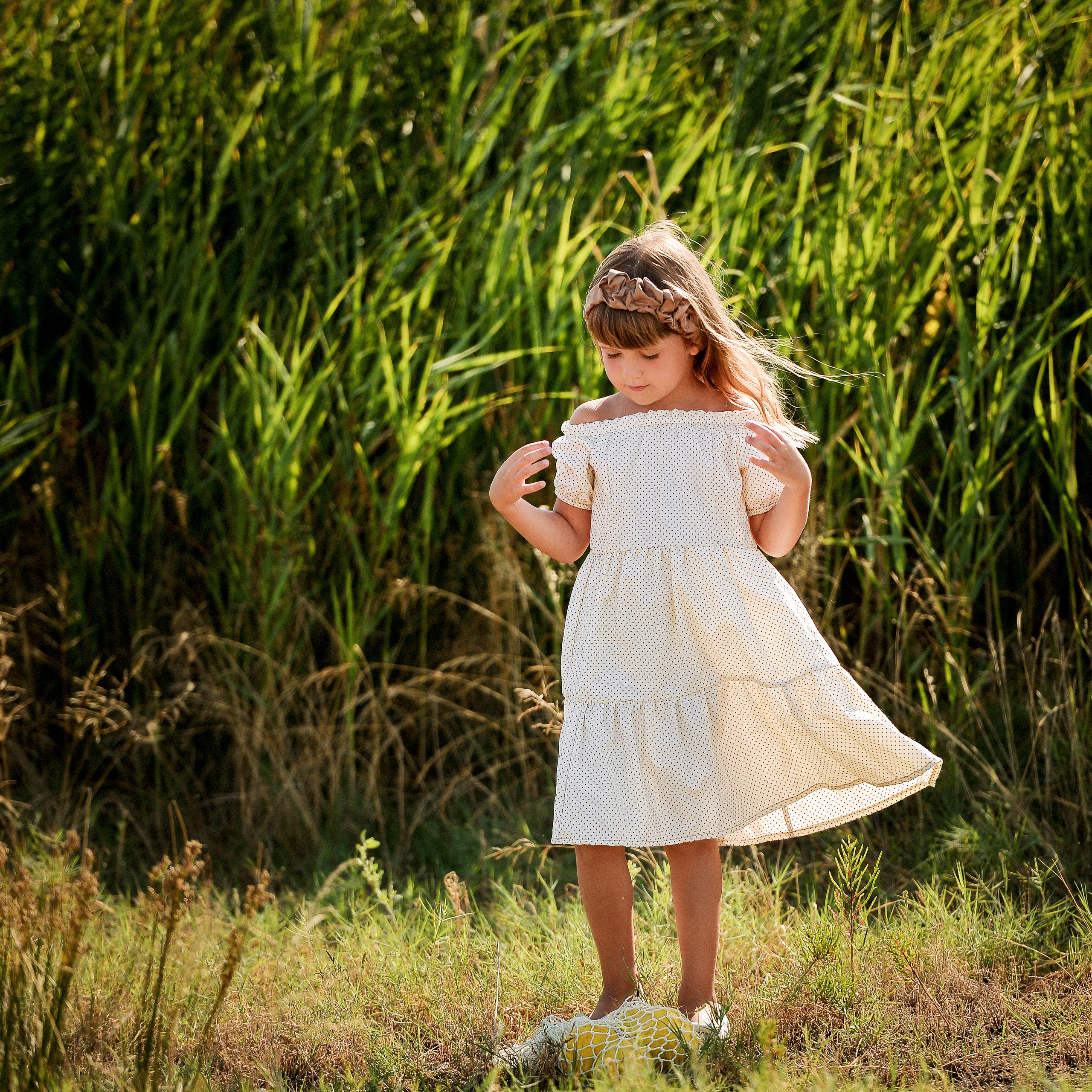Девочка и яблочко. Фотограф Натали Кошевая _ Днепр, Подгородное