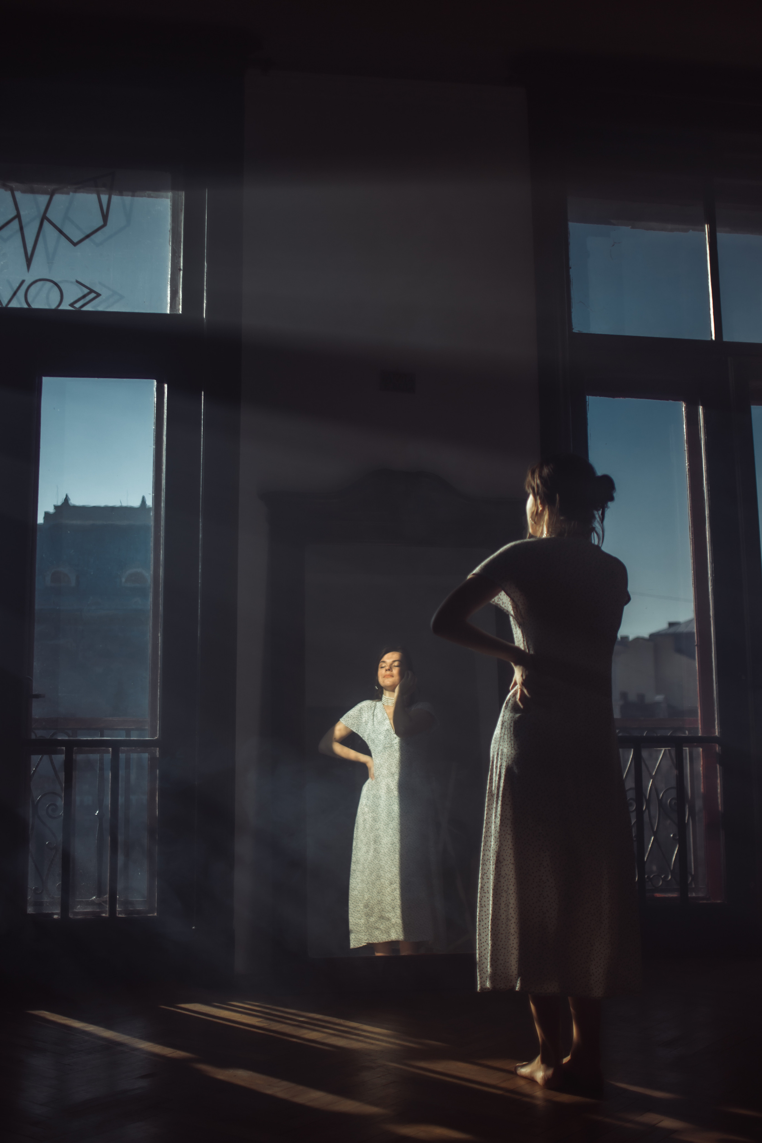 Атмосфера. Фотограф у студії, бізнес-портрети, контент для твого блогу чи бізнесу