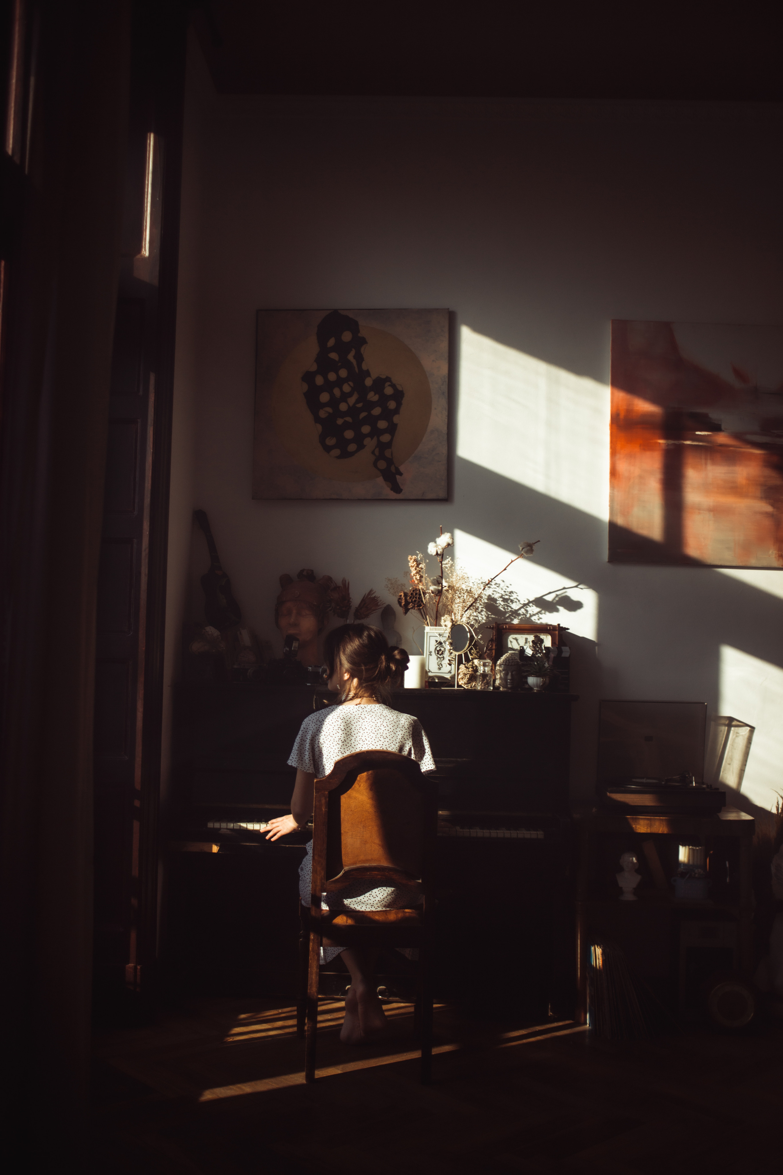 Атмосфера. Фотограф у студії, бізнес-портрети, контент для твого блогу чи бізнесу