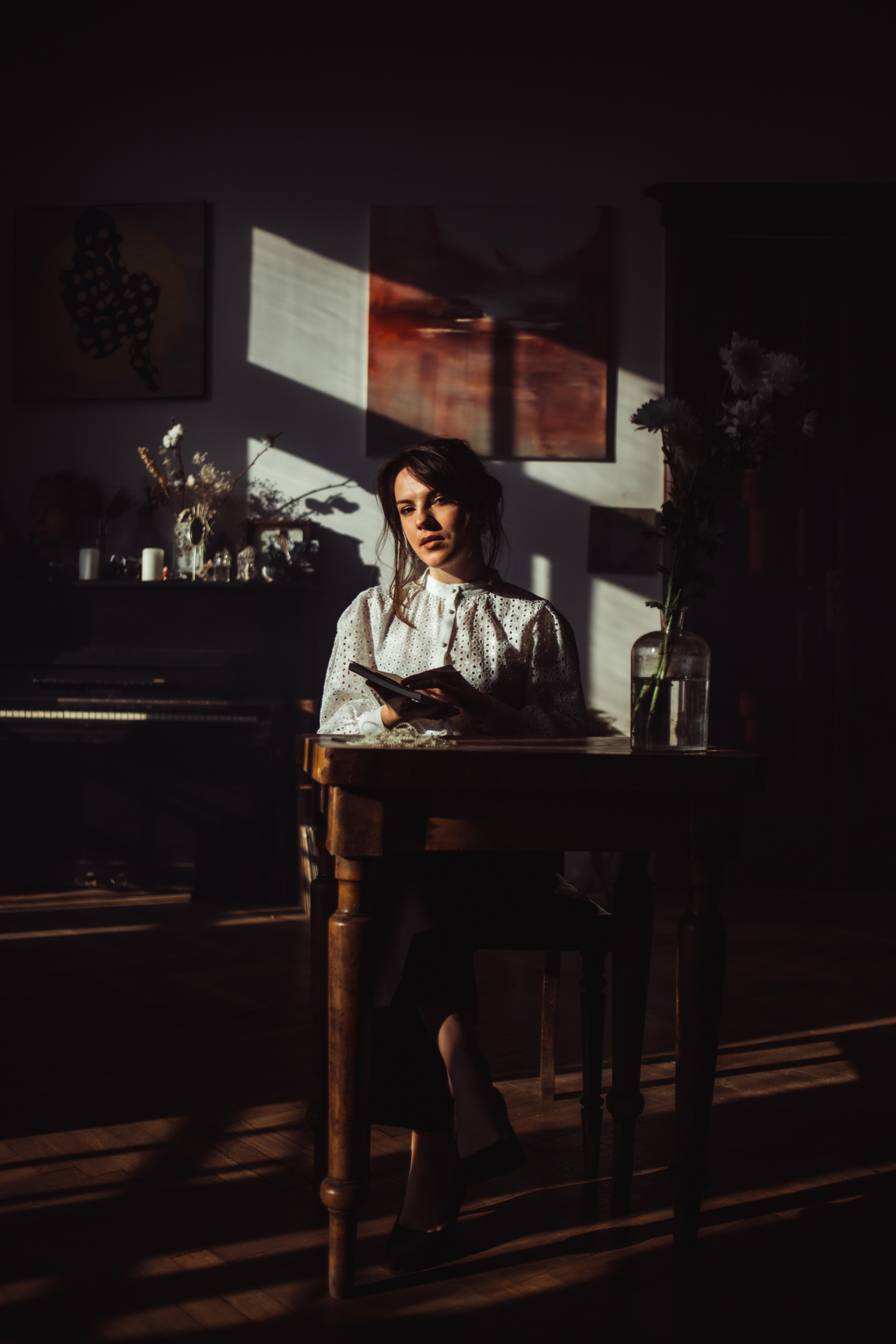 Атмосфера. Фотограф у студії, бізнес-портрети, контент для твого блогу чи бізнесу