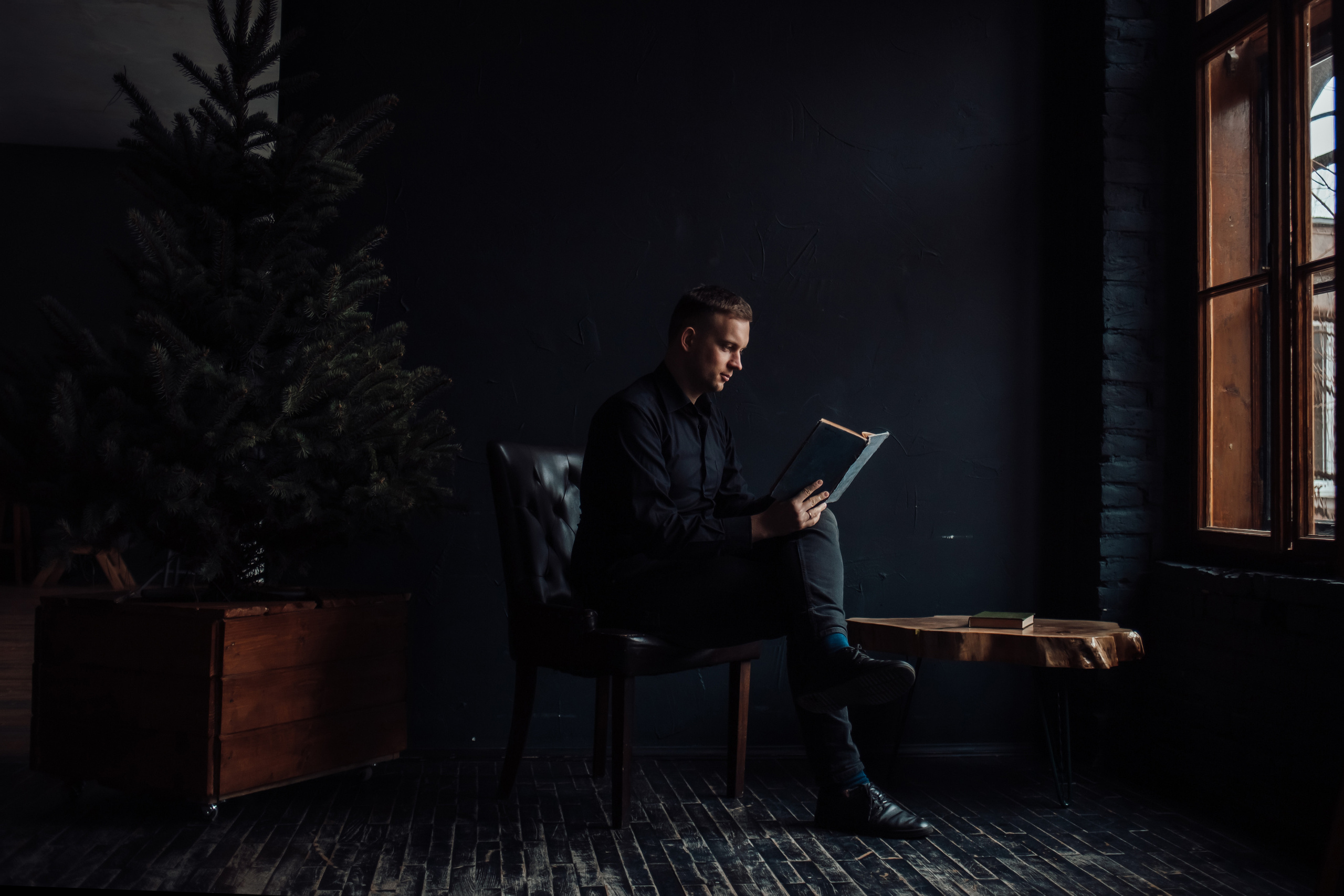 Фотограф у студії, бізнес-портрети, контент для твого блогу чи бізнесу